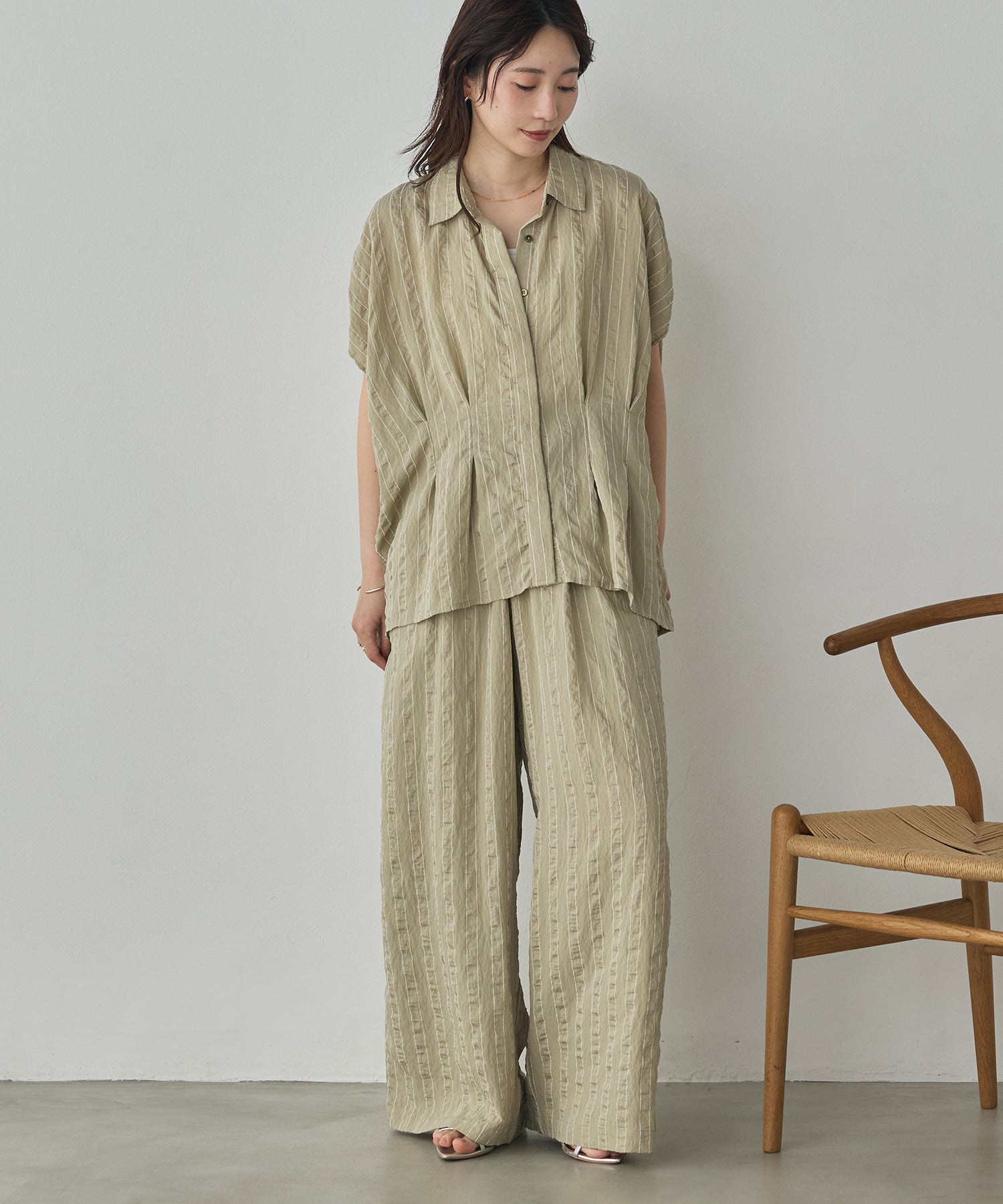 DOBBY STRIPE SHORT-SLEEVE SHIRT WITH WAIST TUCKS