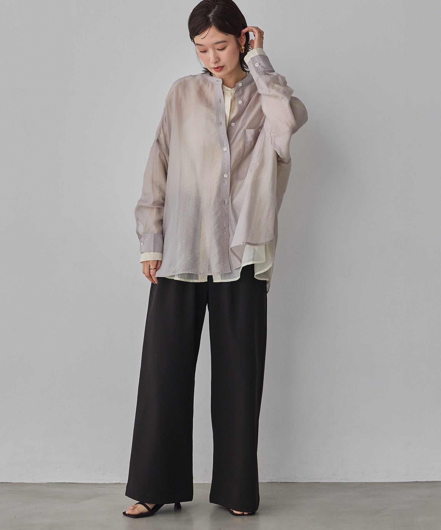 《一部予約》【WEB限定/別注】バンドカラー シアーシャツ