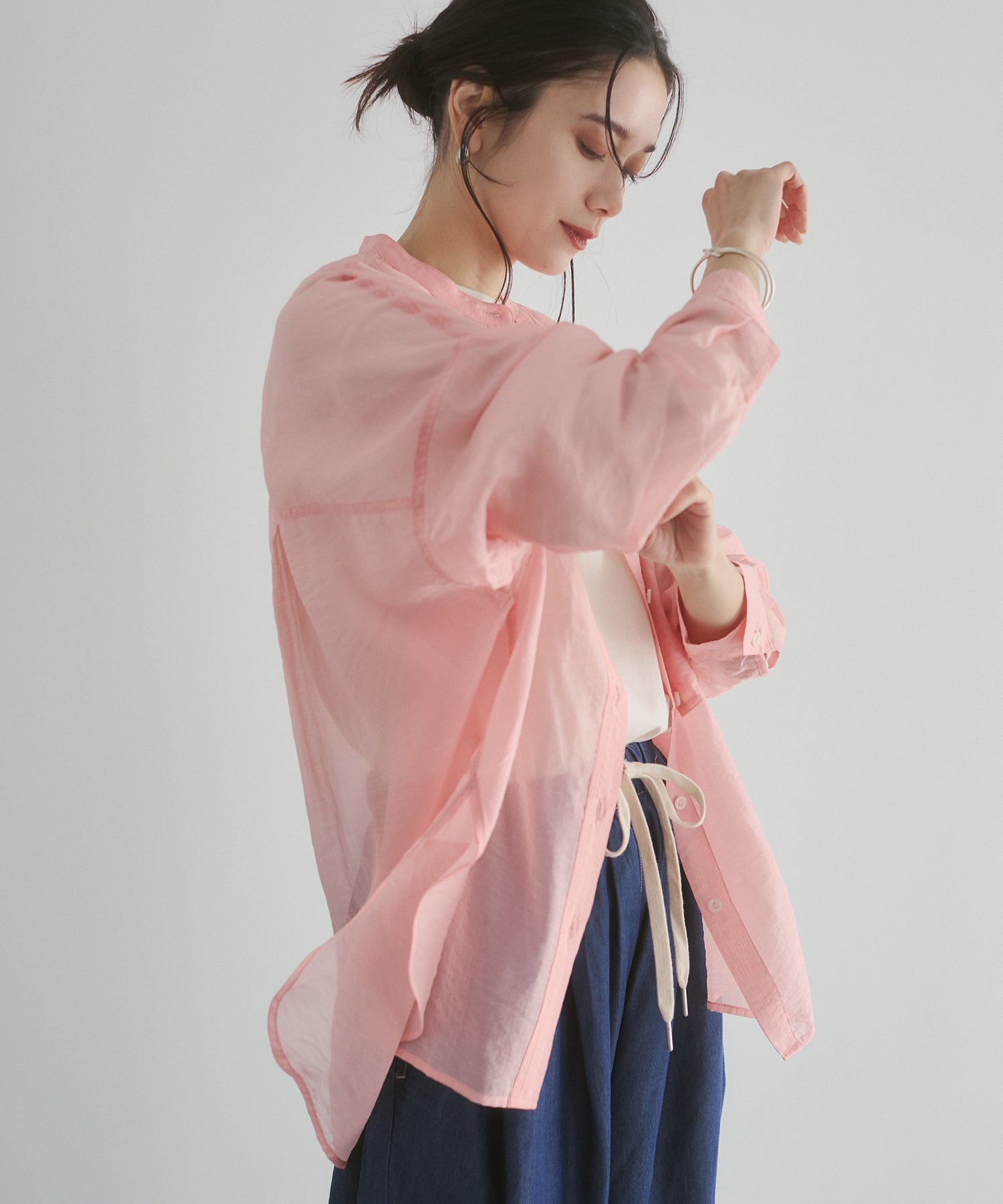 《一部予約》【WEB限定/別注】バンドカラー シアーシャツ