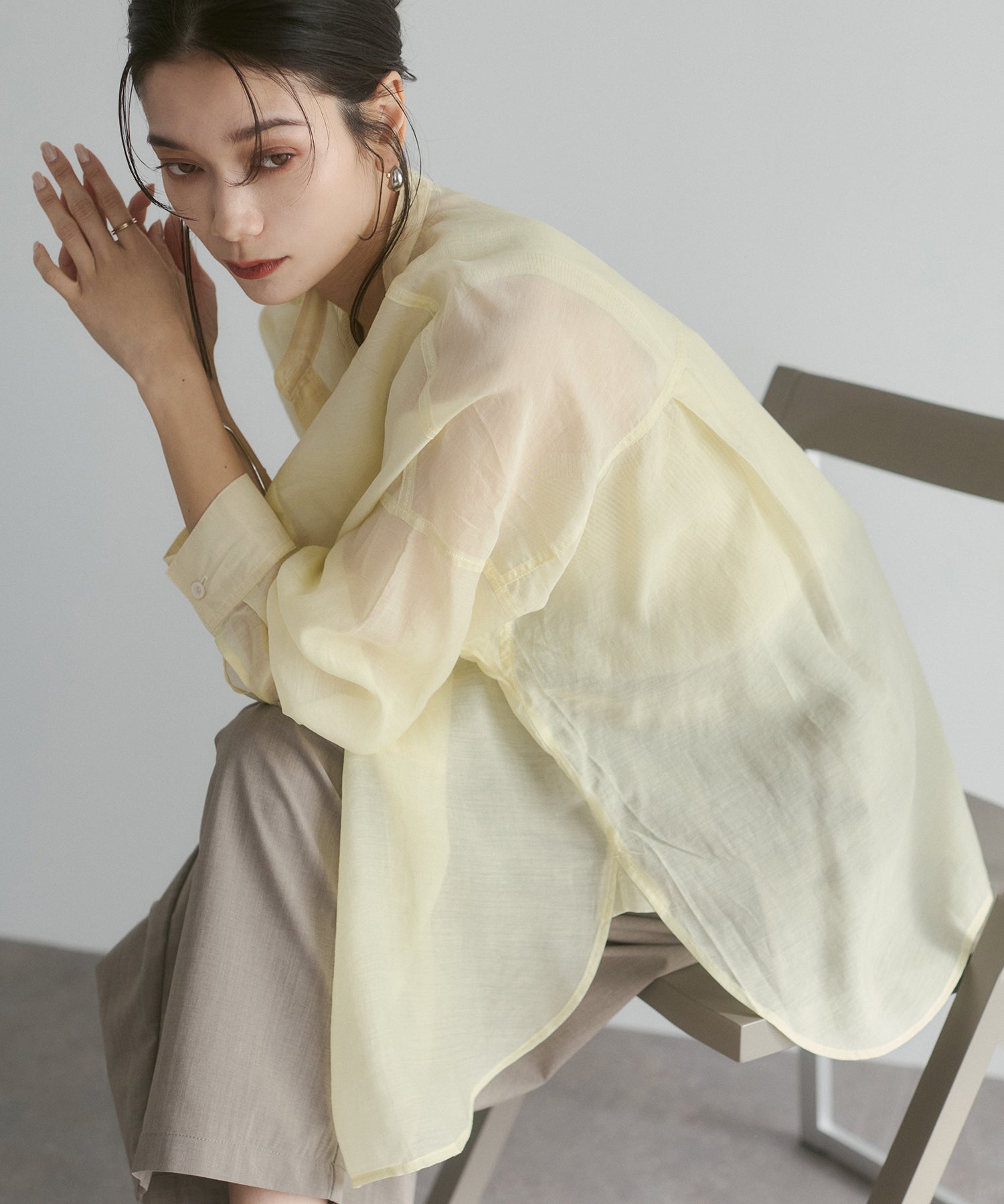 《一部予約》【WEB限定/別注】バンドカラー シアーシャツ