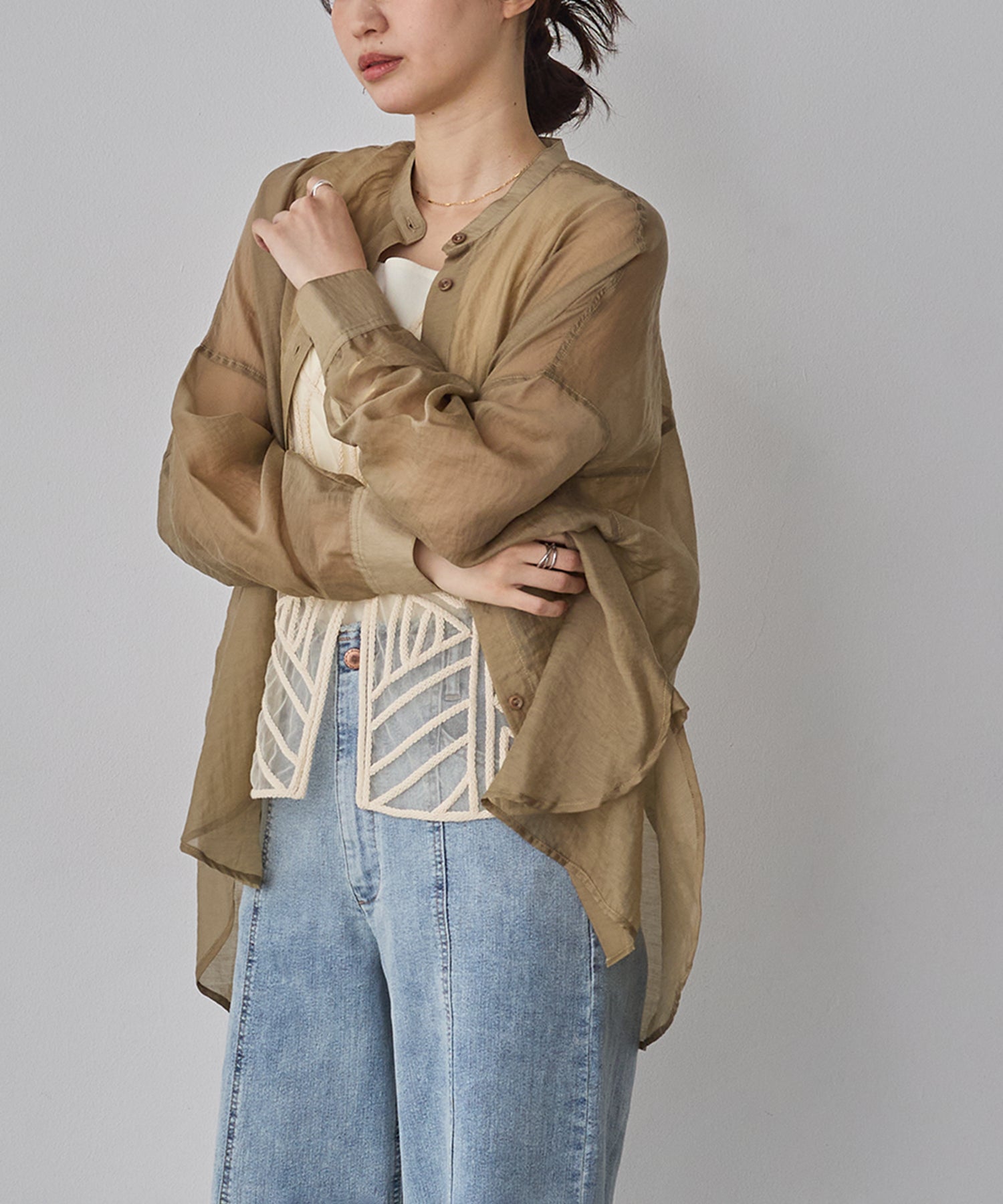 《一部予約》【WEB限定/別注】バンドカラー シアーシャツ