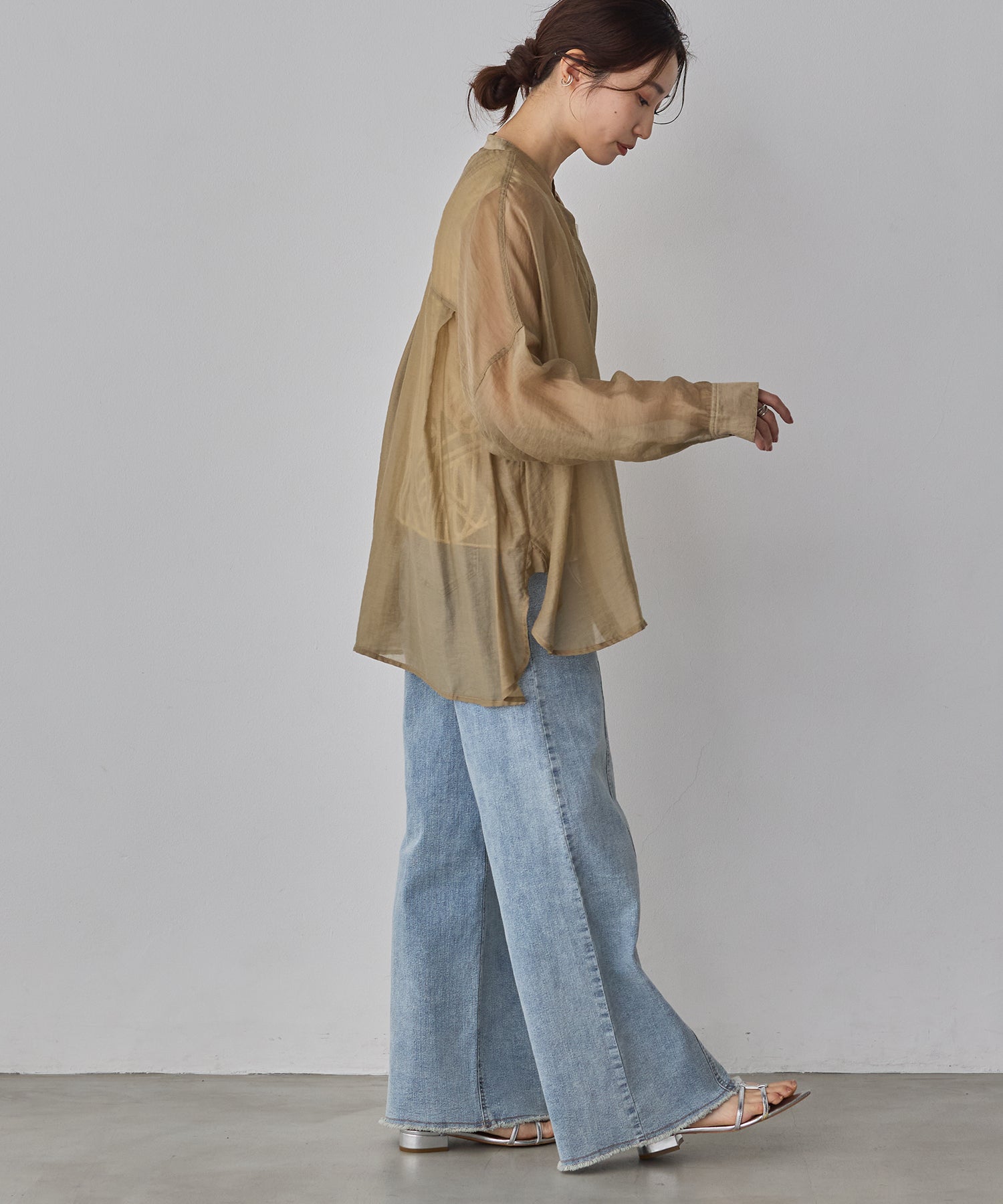 《一部予約》【WEB限定/別注】バンドカラー シアーシャツ