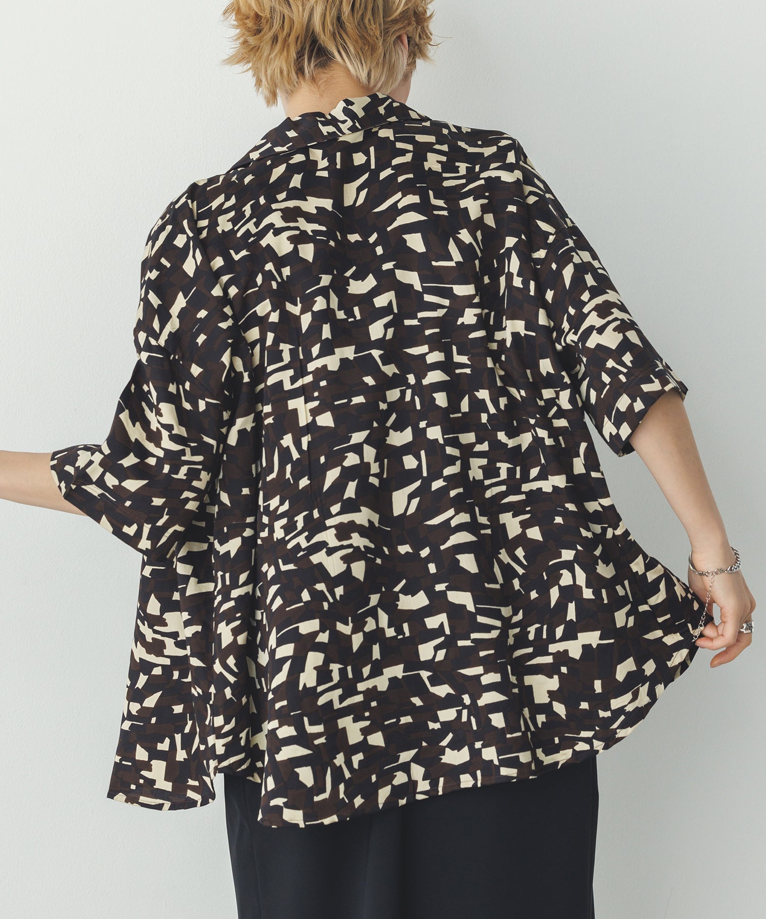 GEOMETRIC PRINT SHIRT