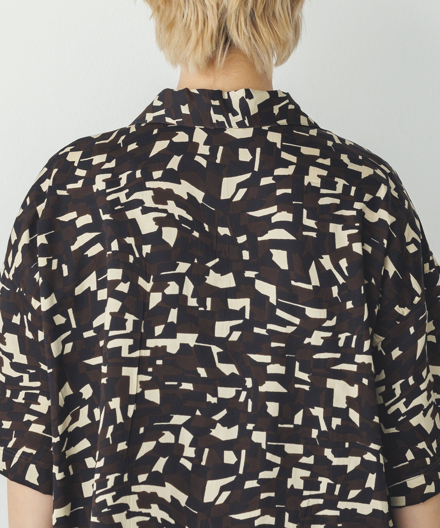 GEOMETRIC PRINT SHIRT