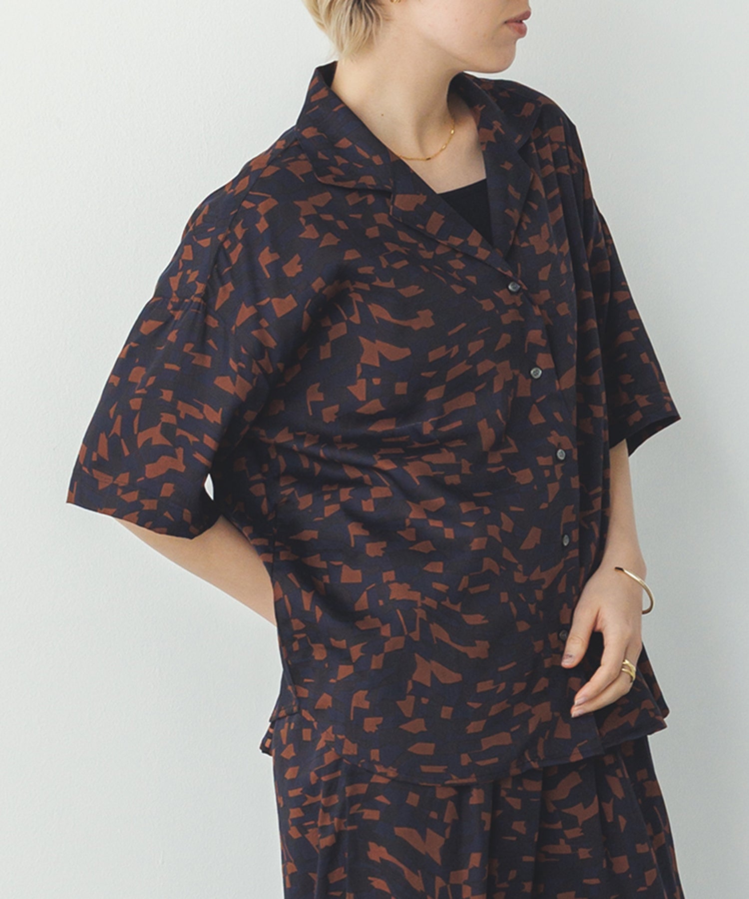 GEOMETRIC PRINT SHIRT