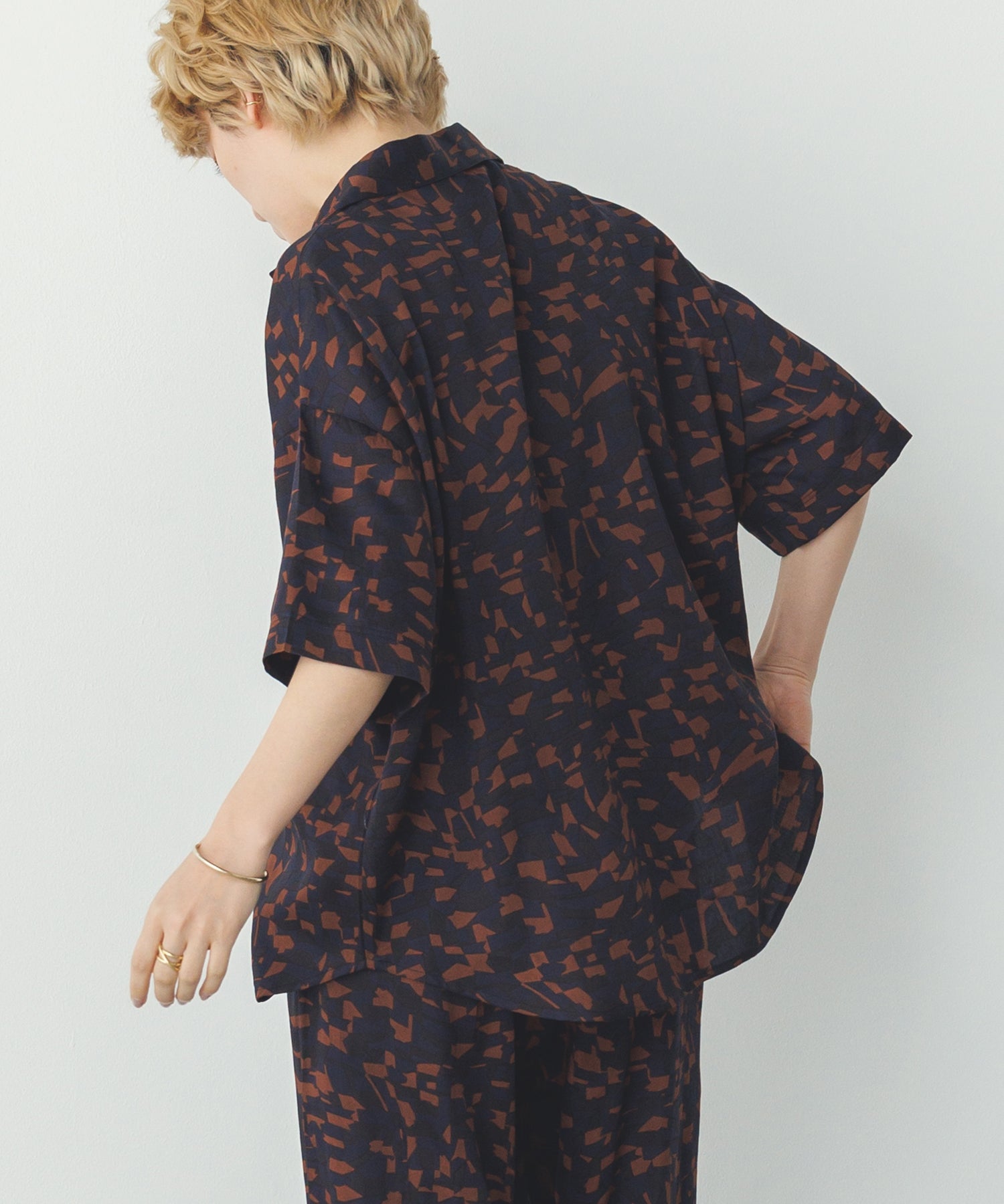GEOMETRIC PRINT SHIRT