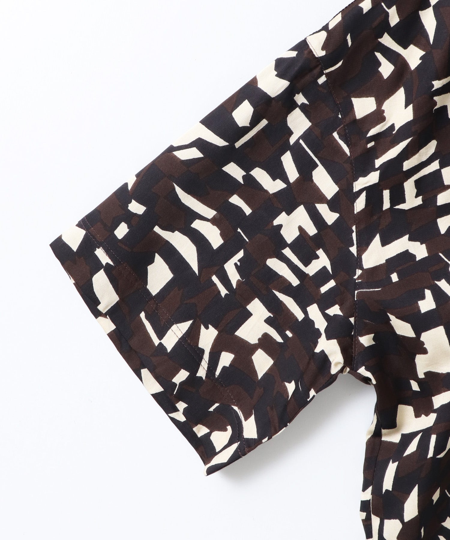 GEOMETRIC PRINT SHIRT