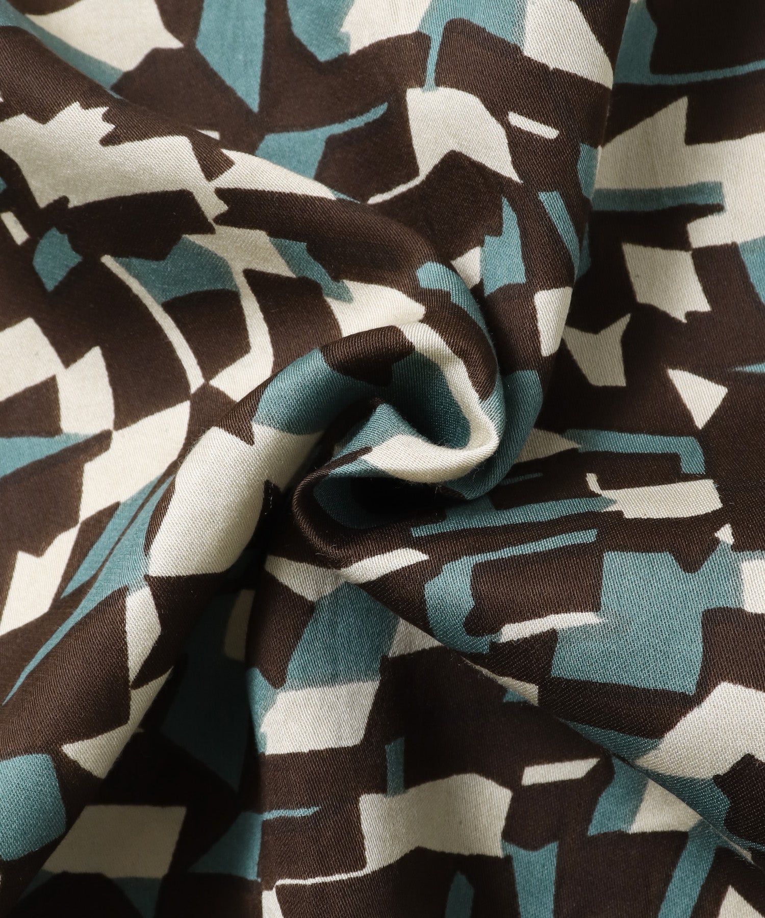 GEOMETRIC PRINT SHIRT