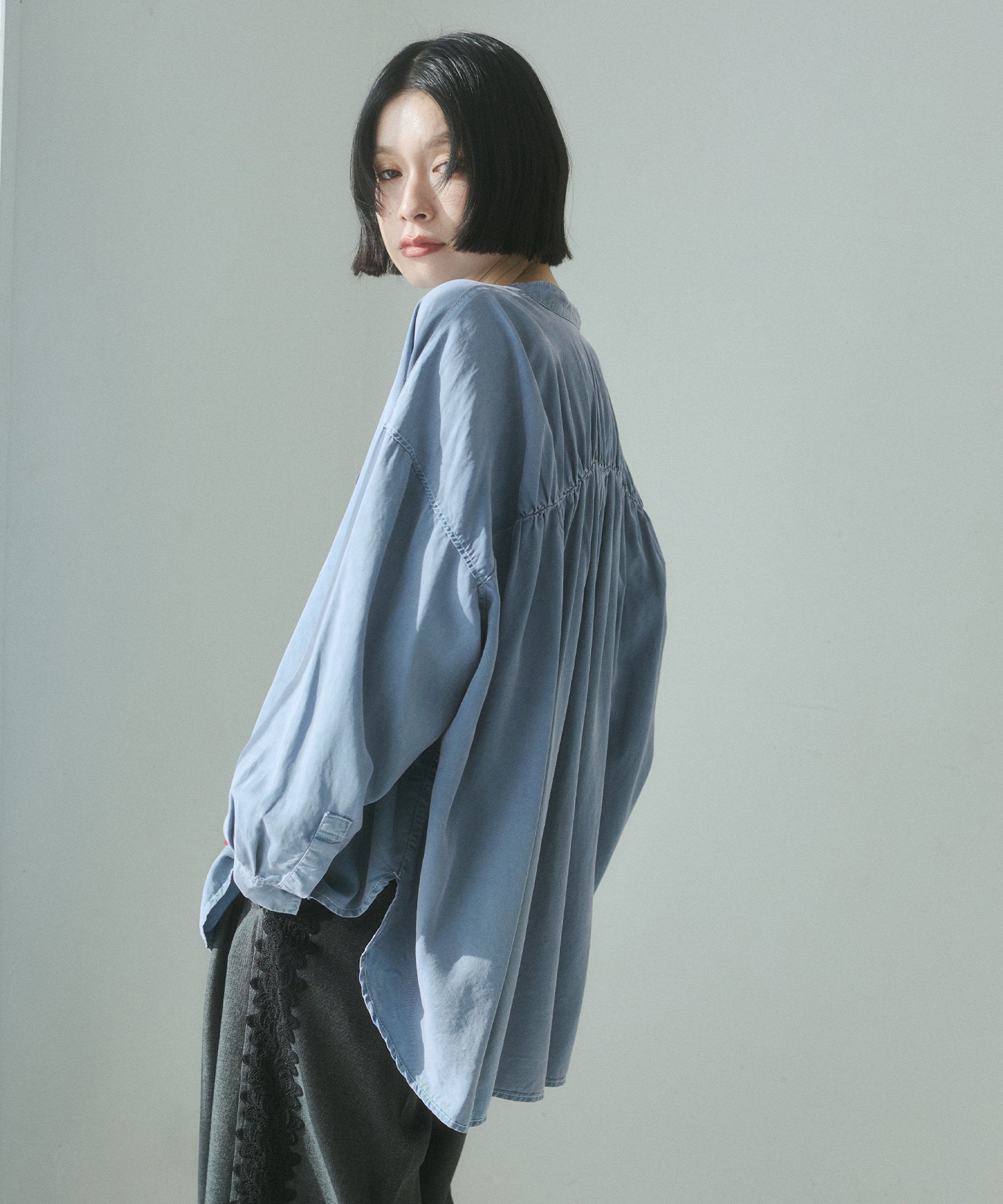 バックギャザー テンセルデニムシャツ