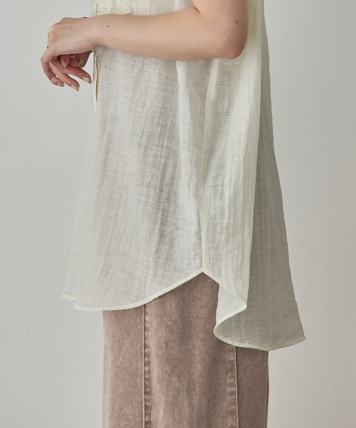 HIGH-TWIST SLUB FRILL BLOUSE