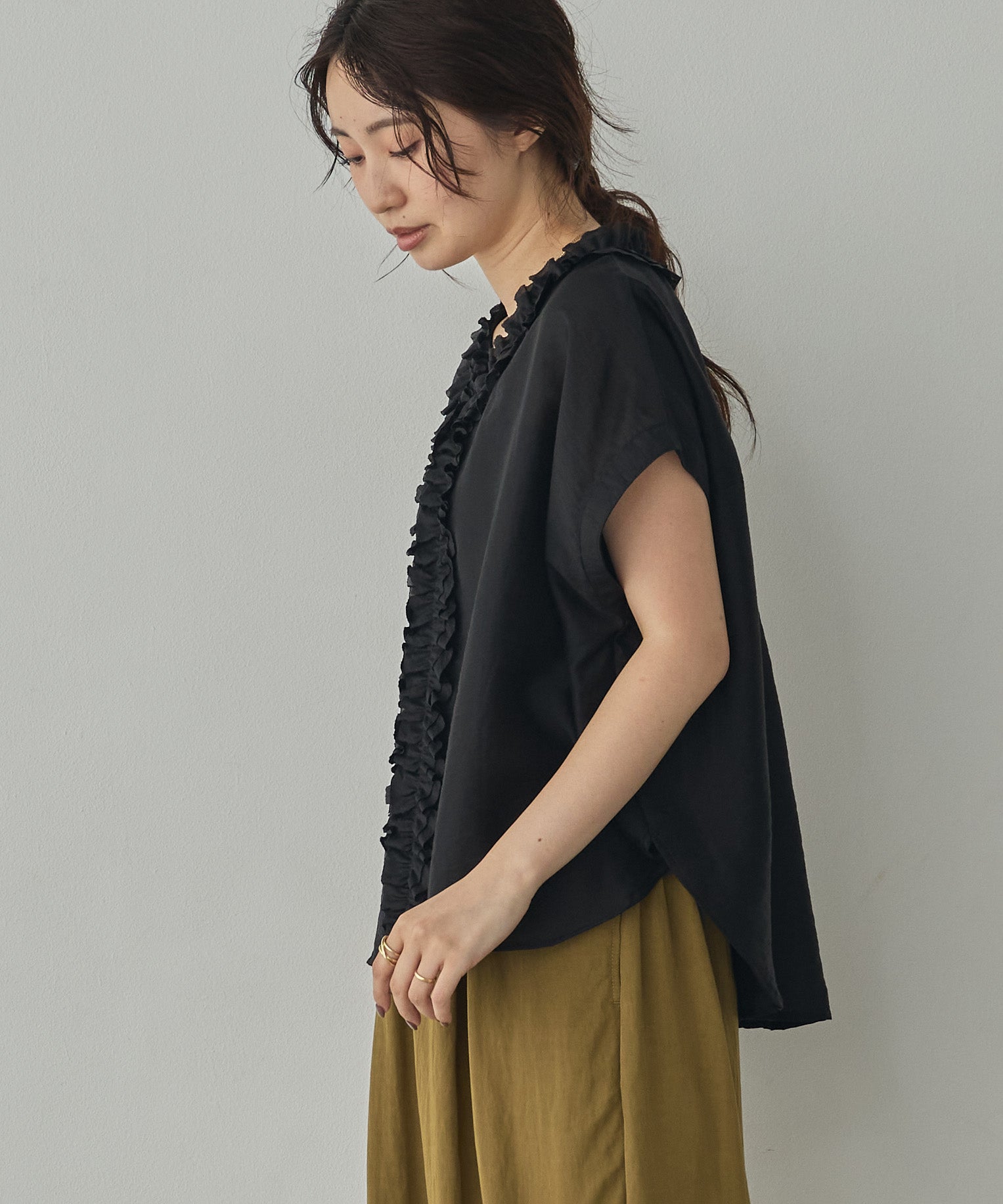 SOLID-COLOR / YARN-DYED CHECKERED FRILL SHIRT
