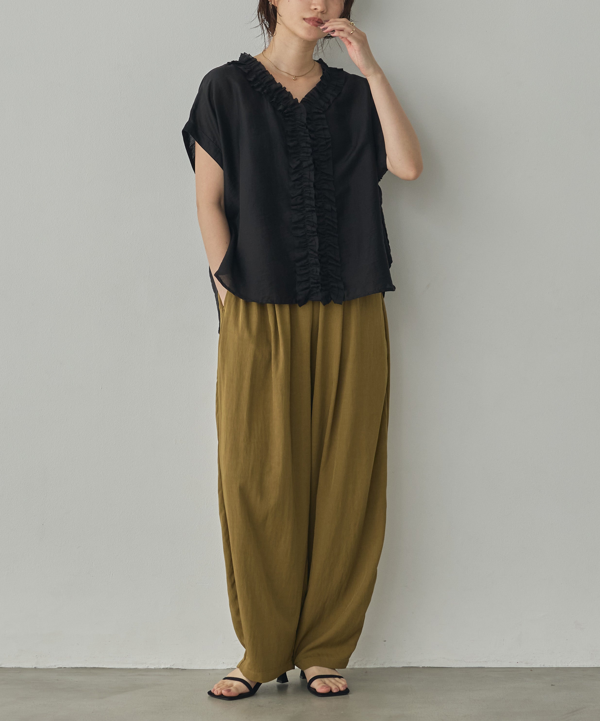SOLID-COLOR / YARN-DYED CHECKERED FRILL SHIRT