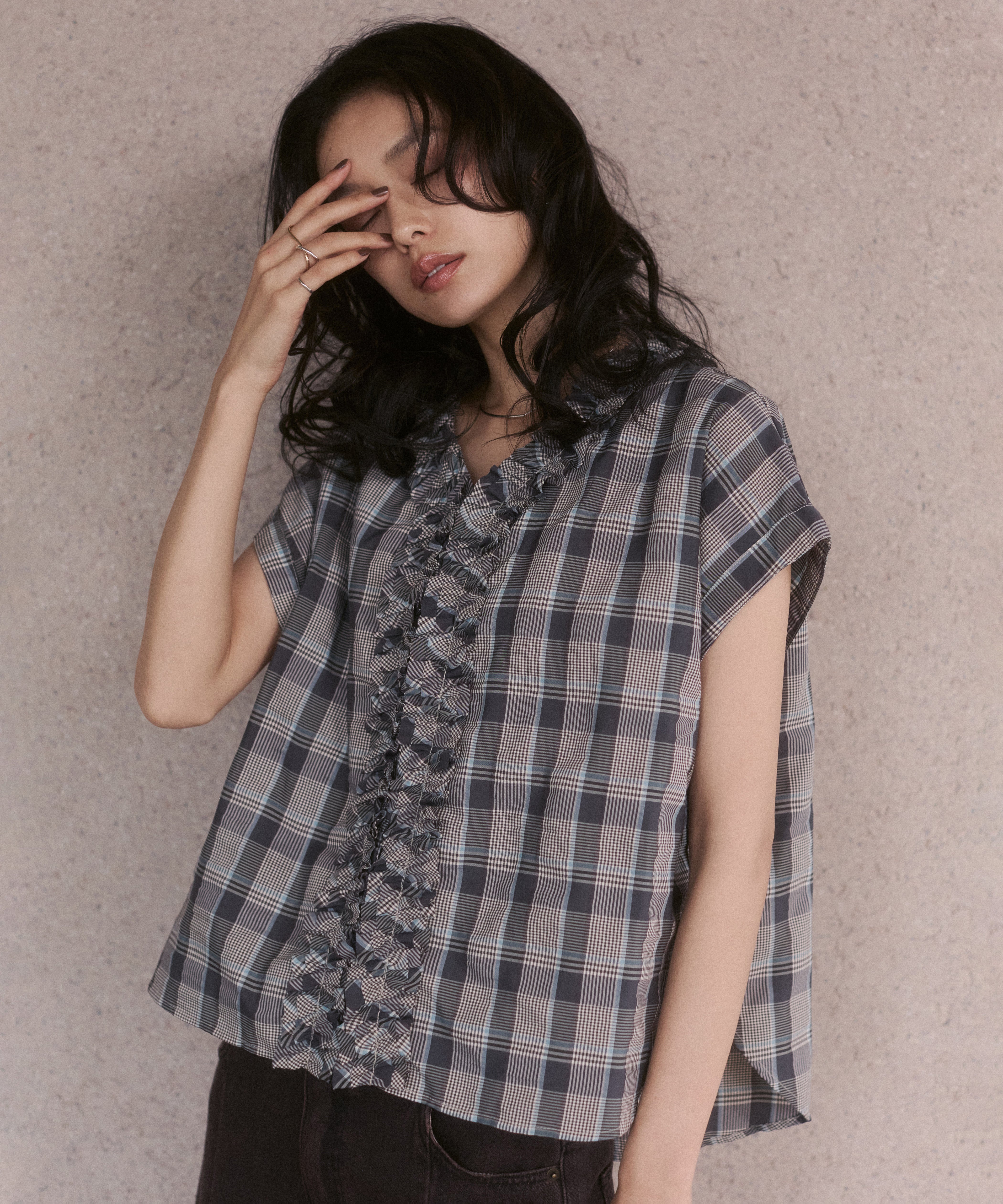 SOLID-COLOR / YARN-DYED CHECKERED FRILL SHIRT