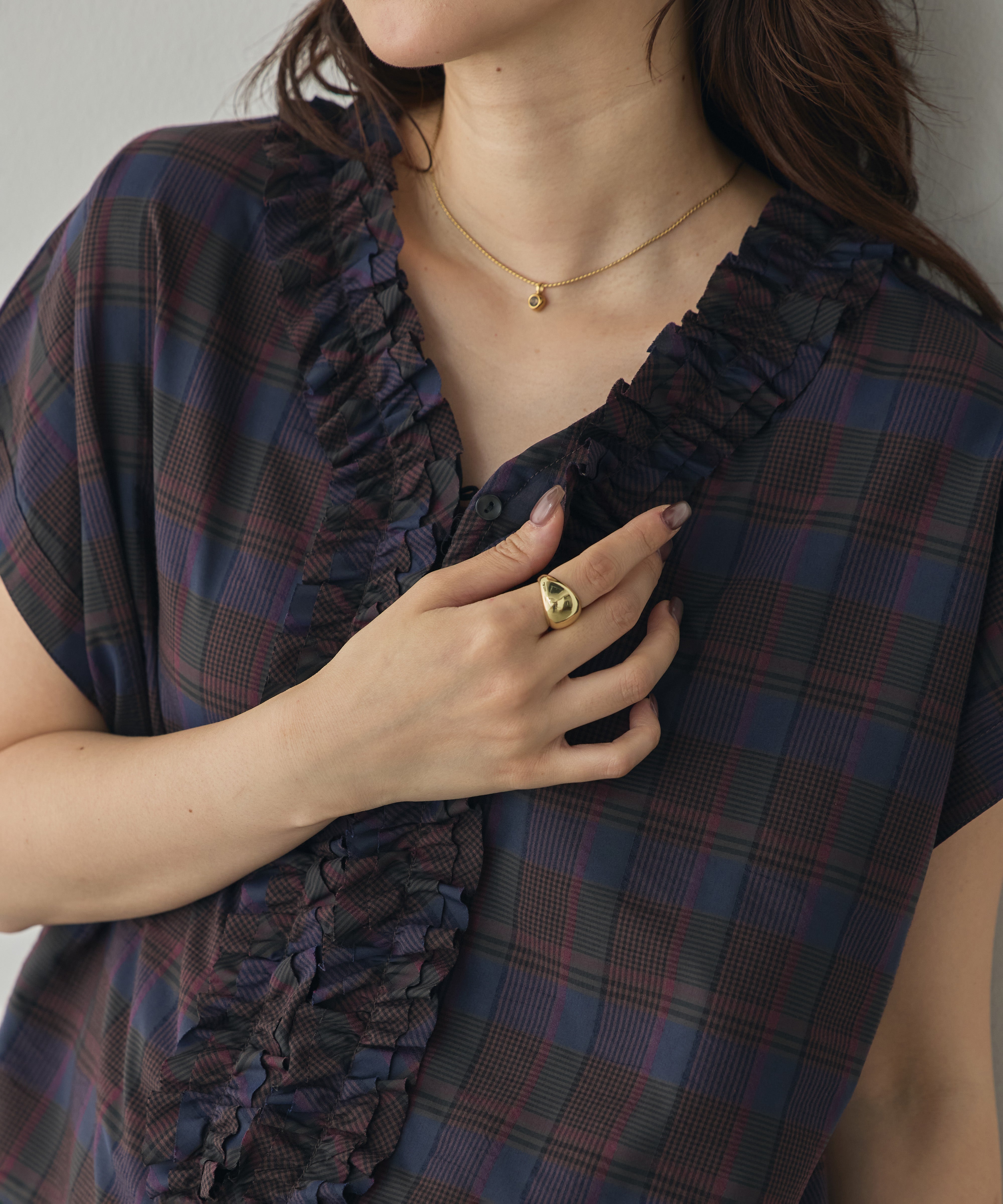 SOLID-COLOR / YARN-DYED CHECKERED FRILL SHIRT