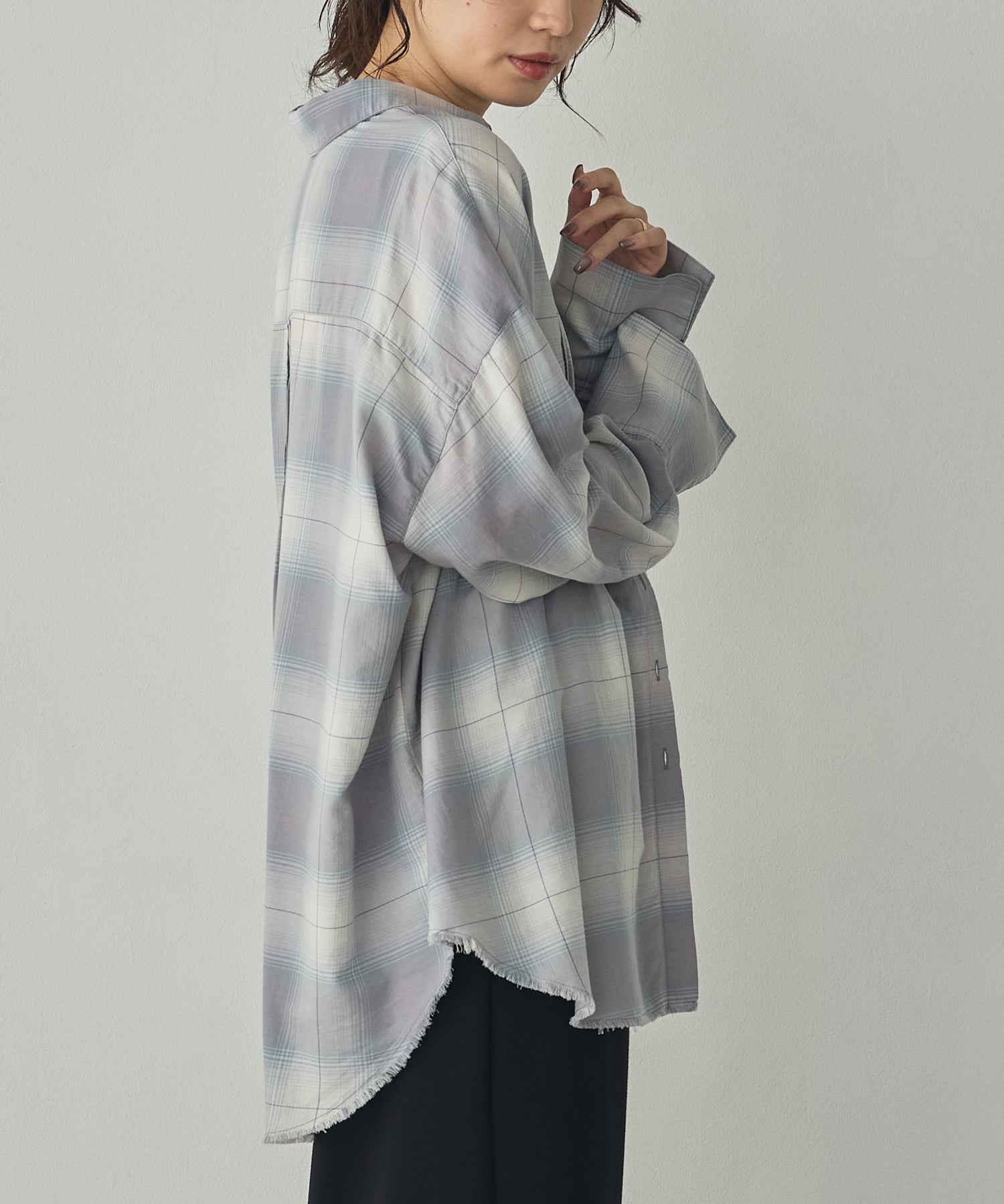 CHECKERED TUCKED-IN SHIRT