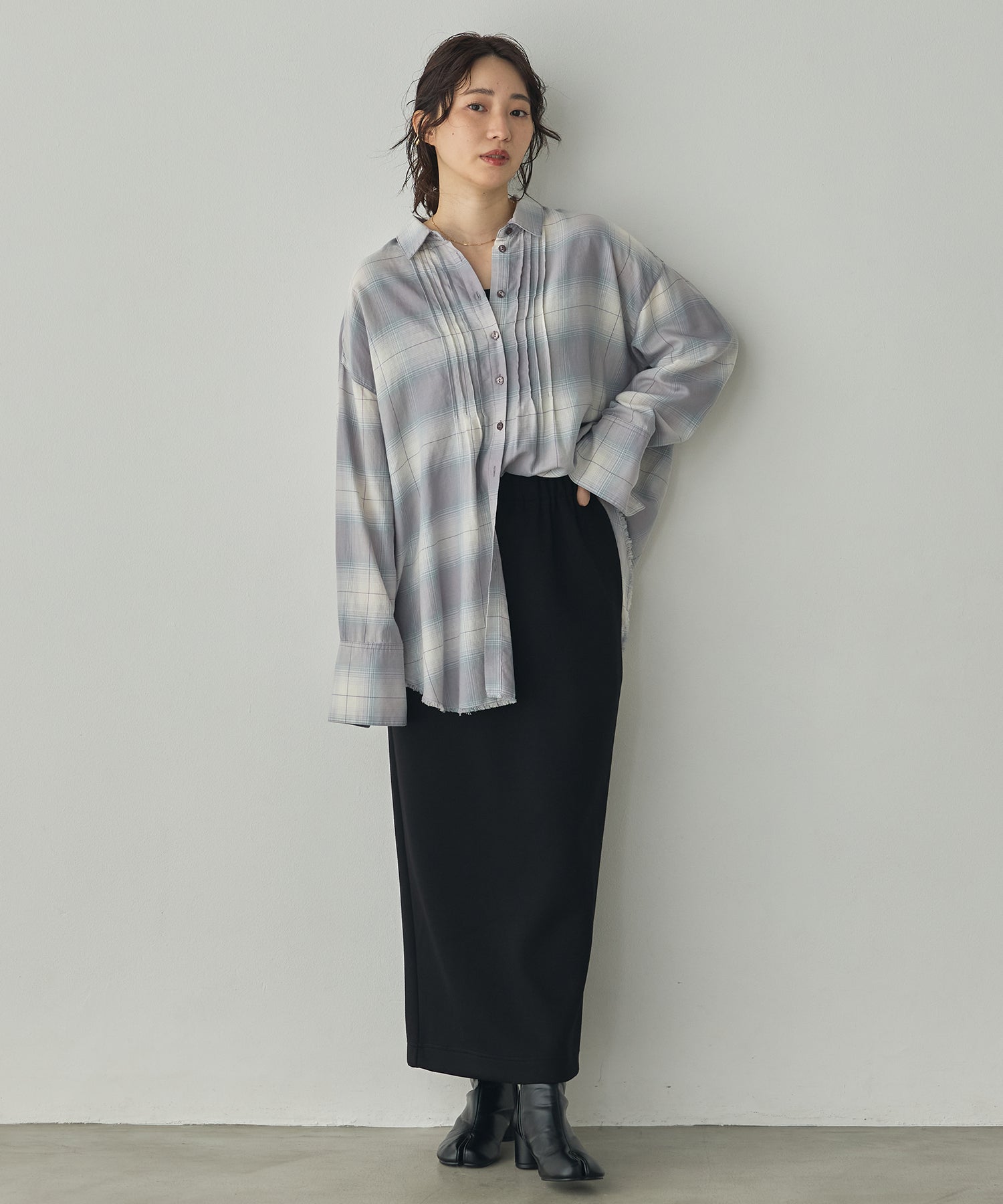 CHECKERED TUCKED-IN SHIRT