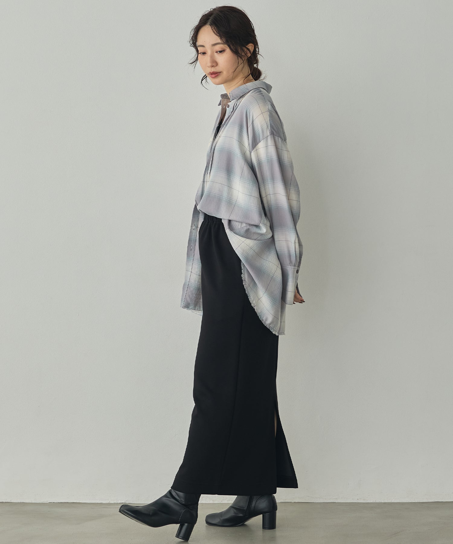 CHECKERED TUCKED-IN SHIRT