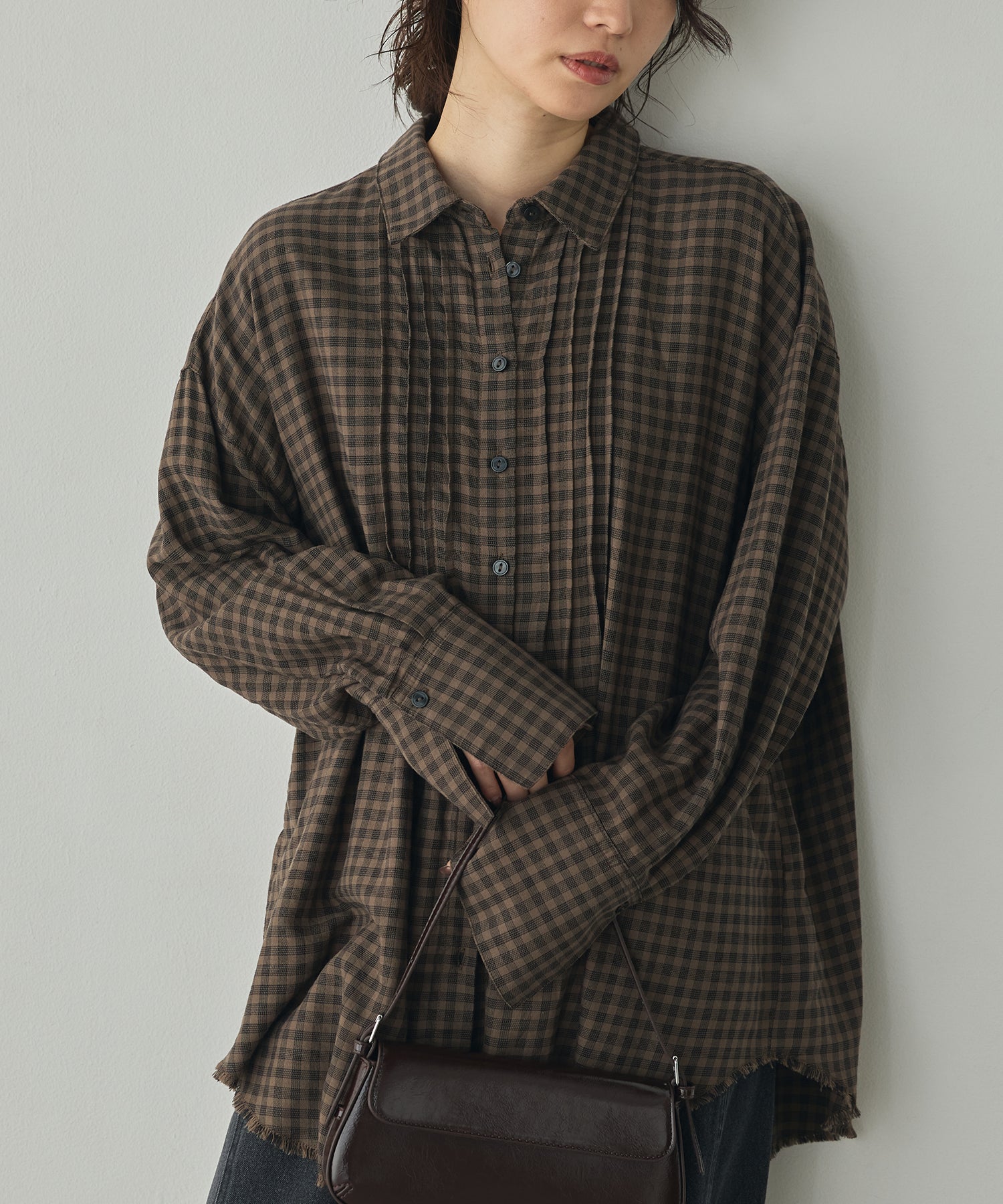 CHECKERED TUCKED-IN SHIRT