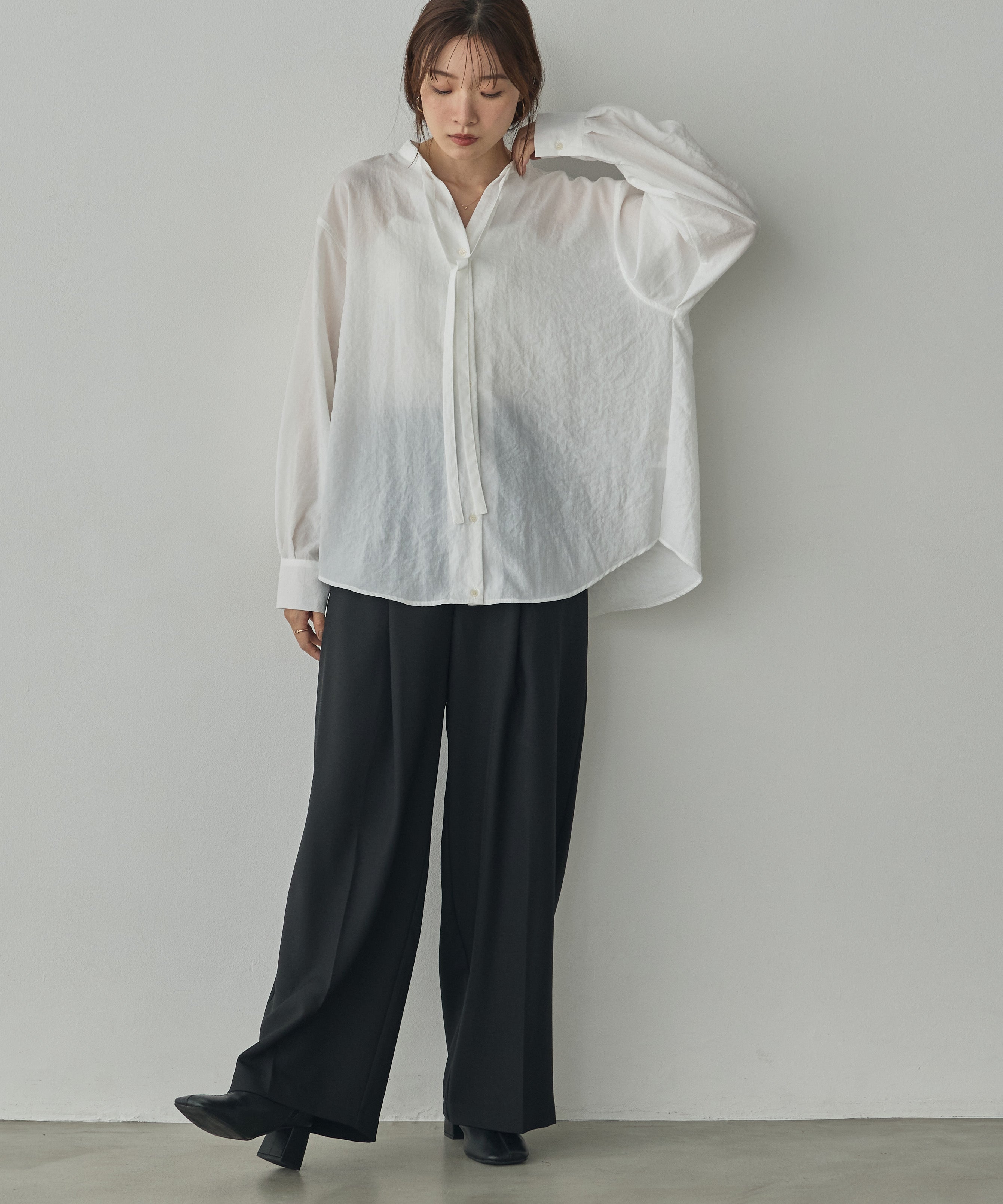2WAY BACK-GATHERED BOW-TIE BLOUSE
