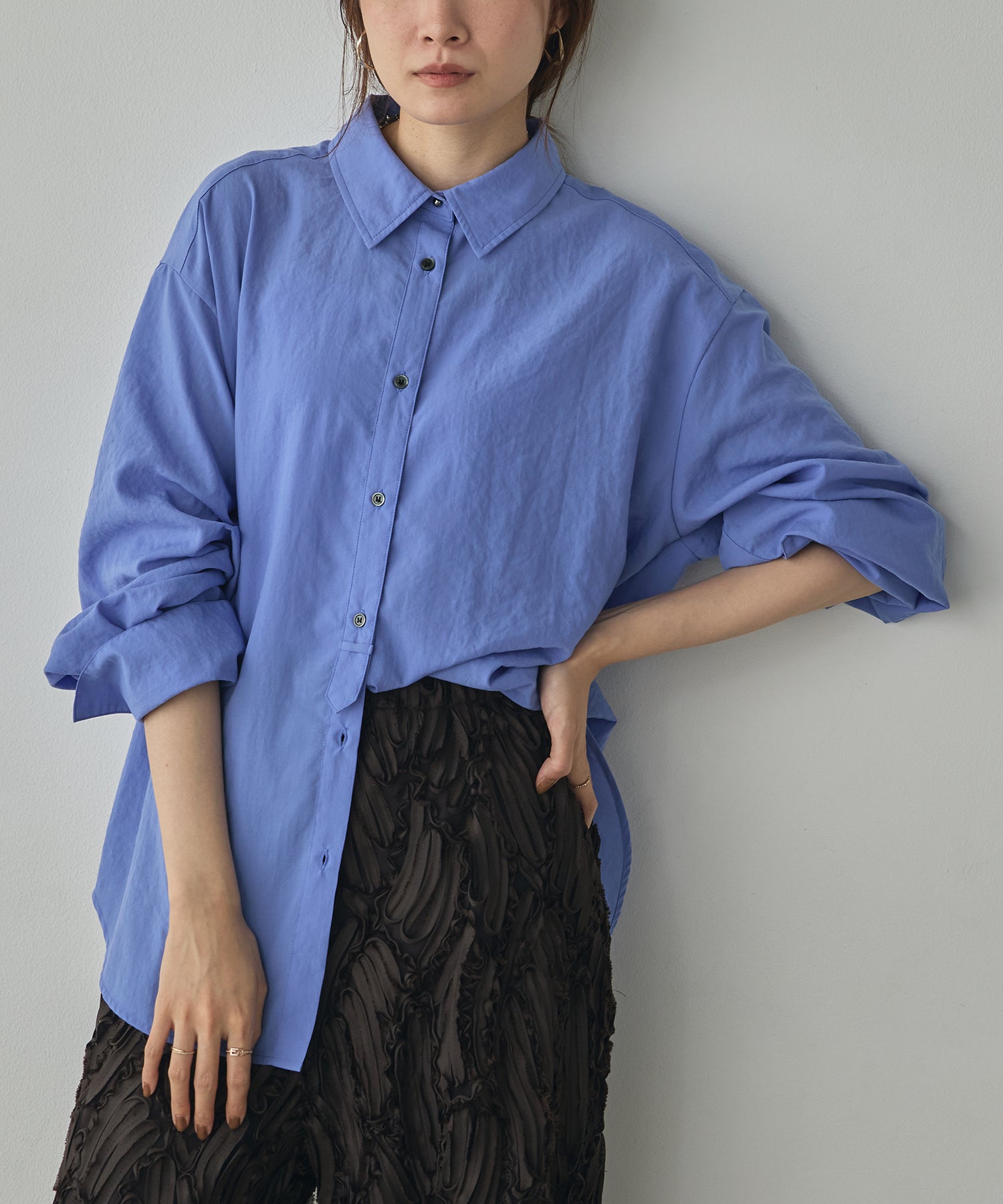 BACK-TUCK CUFFS SHIRT