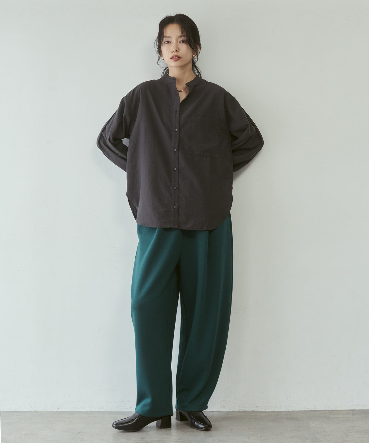 TUCK SLEEVE SHIRT