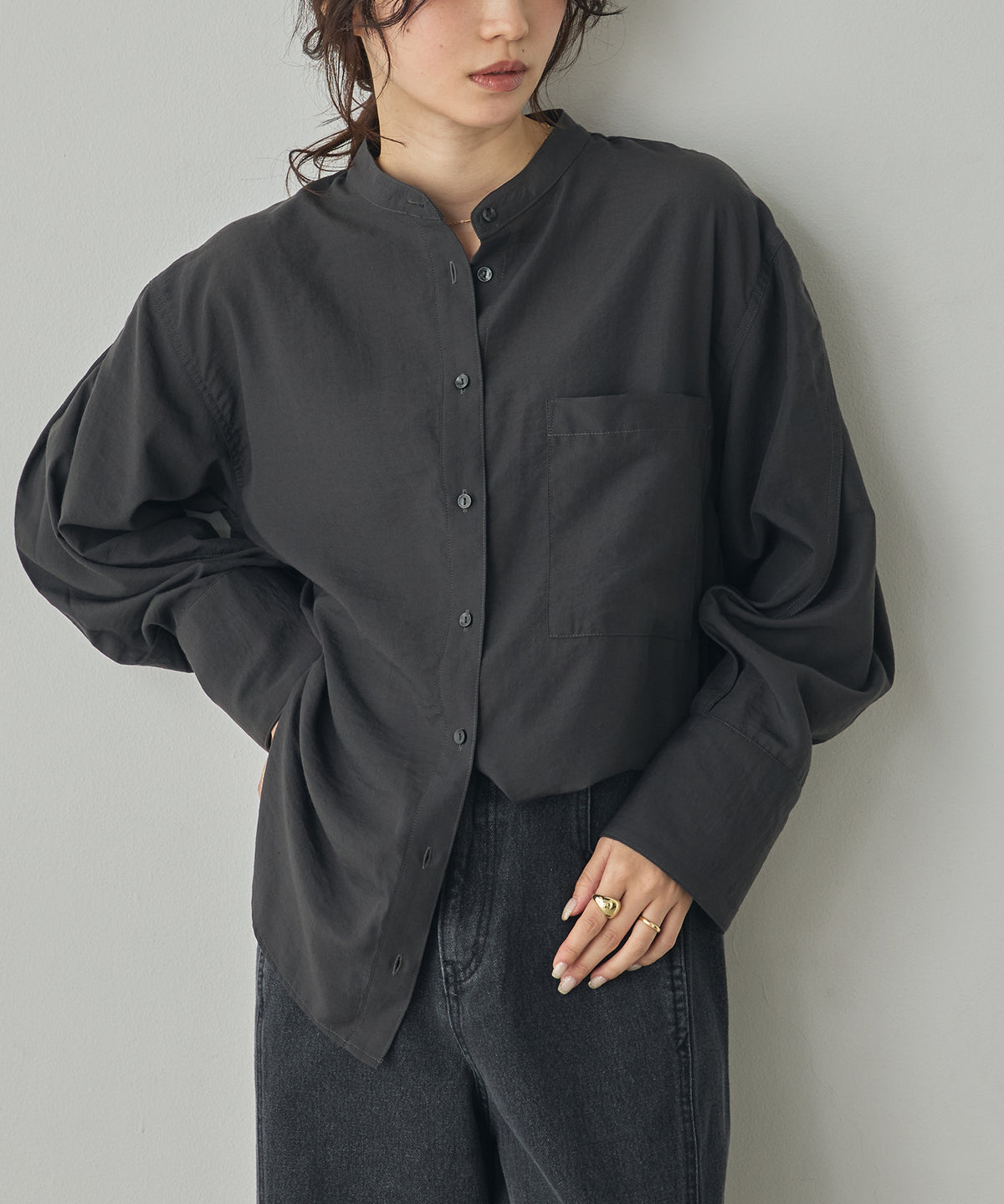 TUCK SLEEVE SHIRT