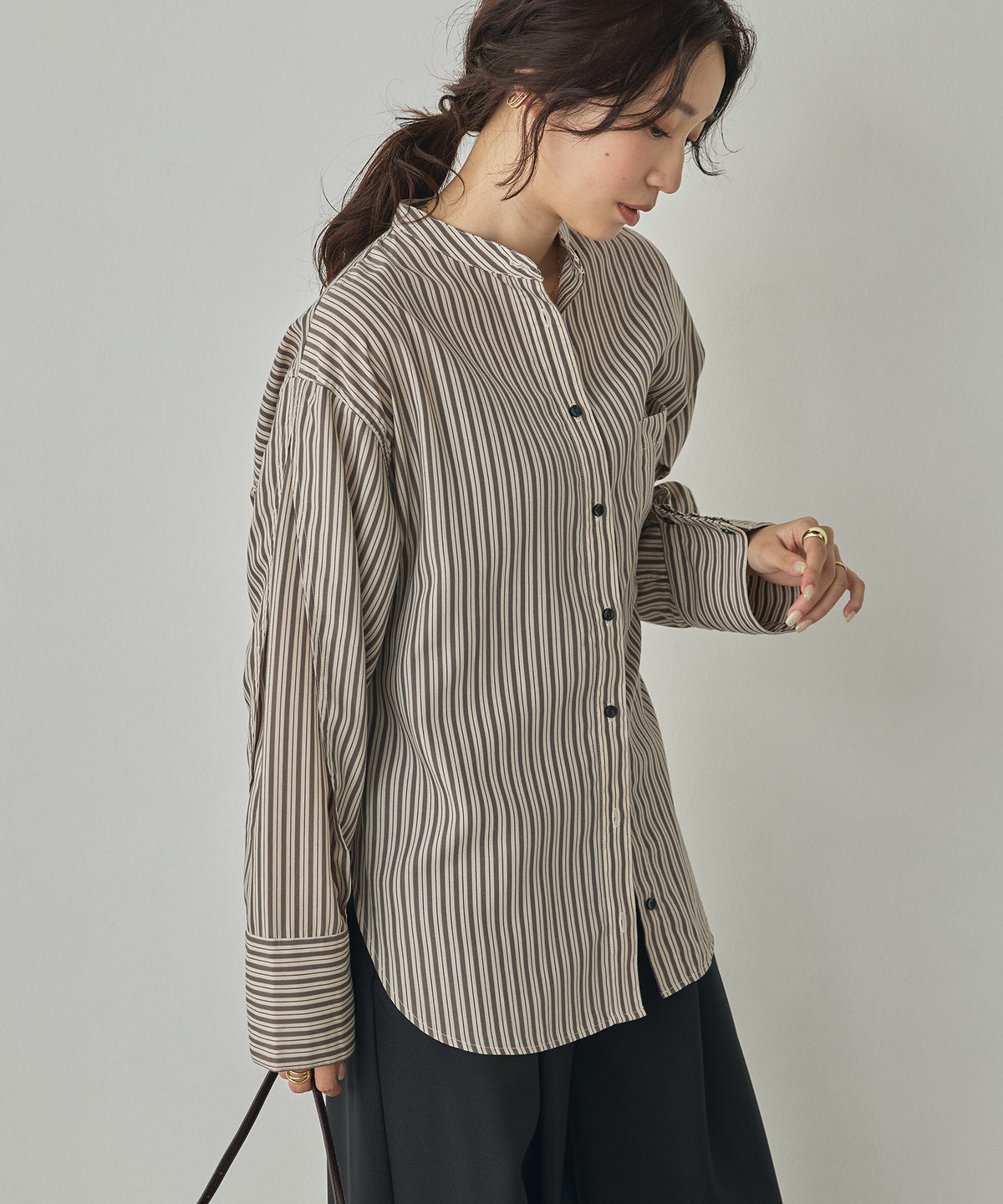 TUCK SLEEVE SHIRT