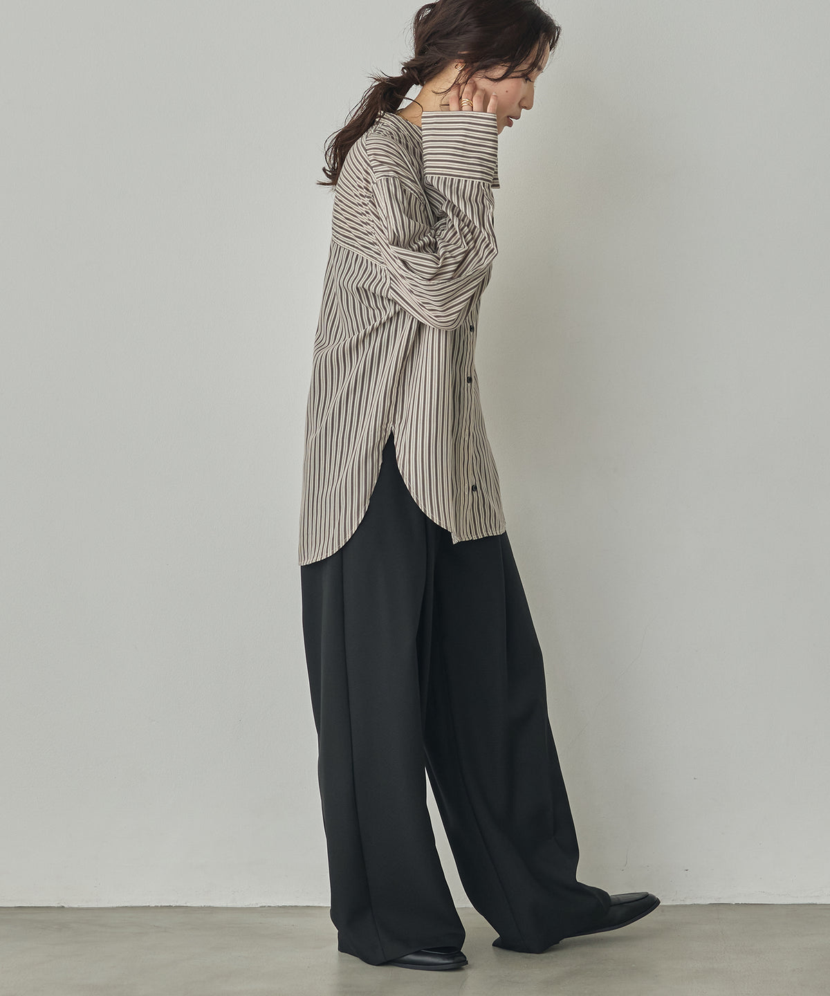 TUCK SLEEVE SHIRT