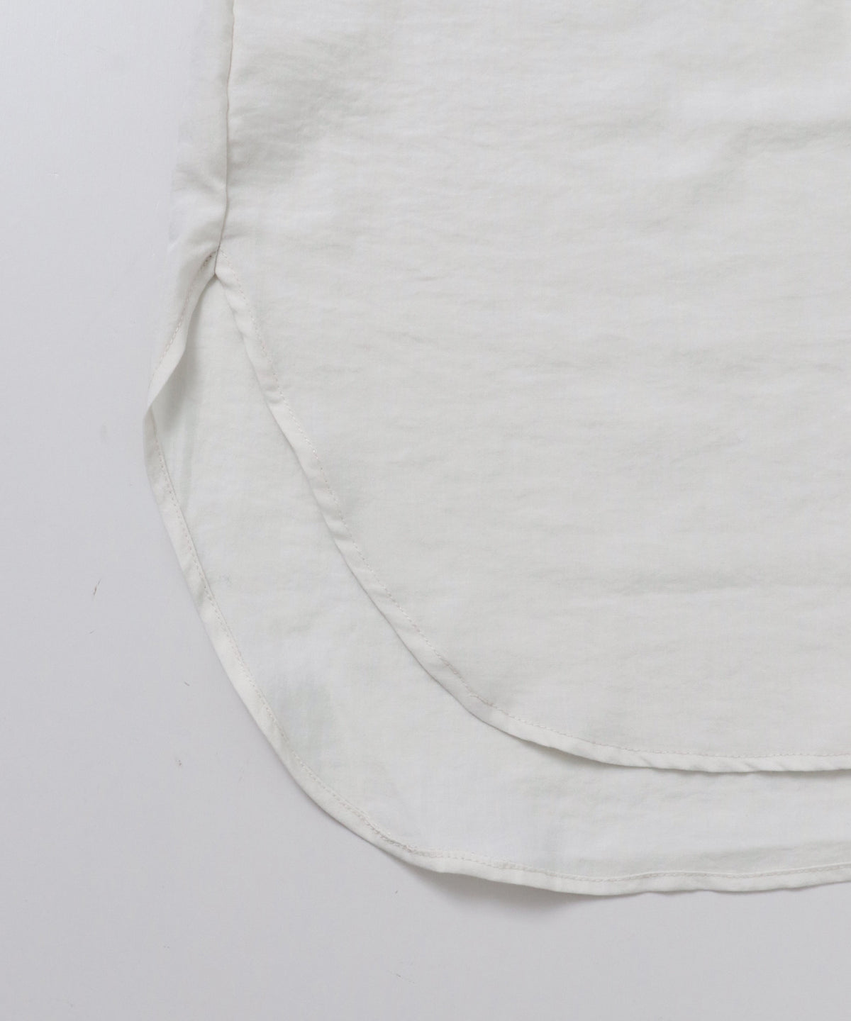 TUCK SLEEVE SHIRT