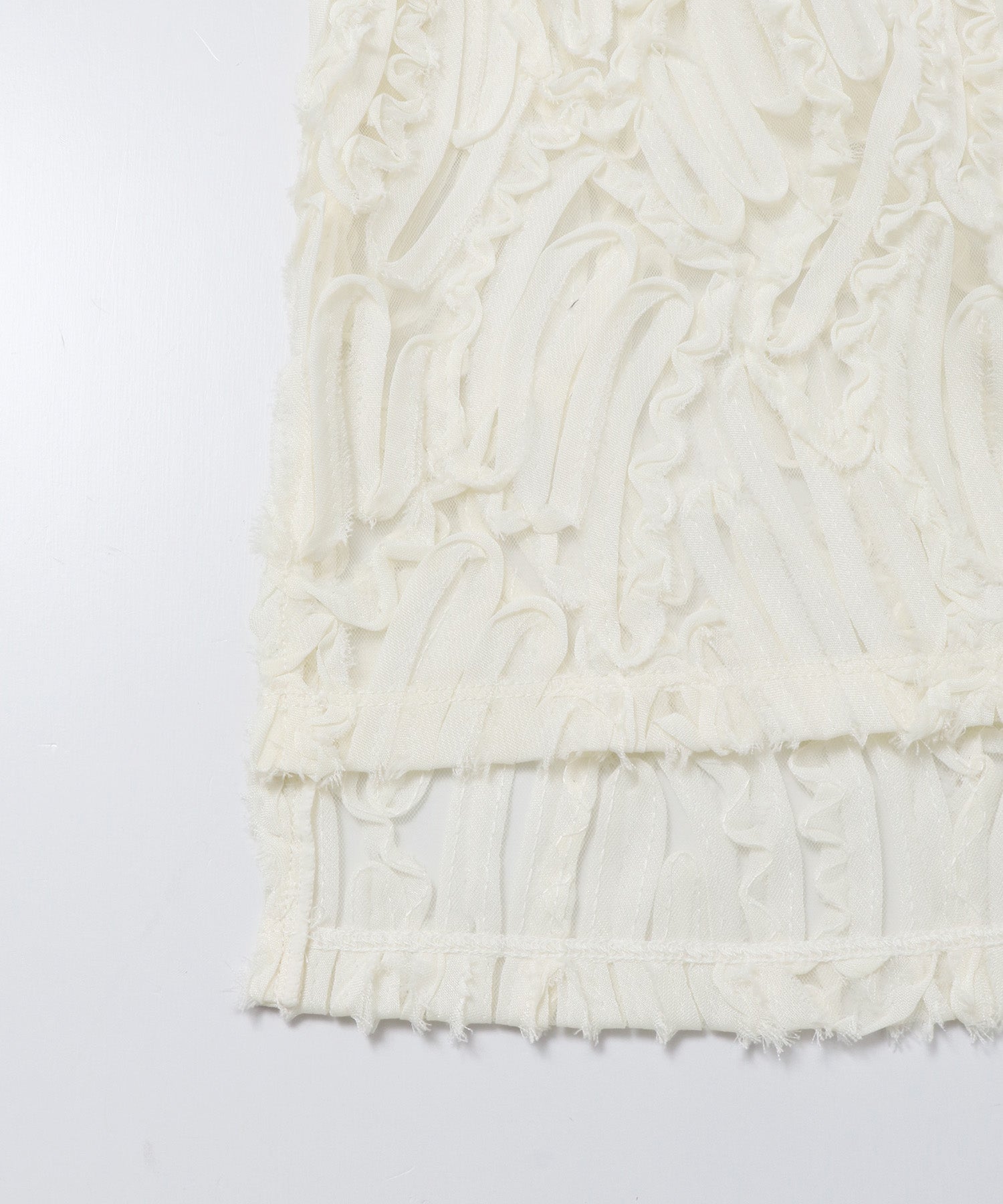 MOTIF LACE SLEEVELESS SHIRT