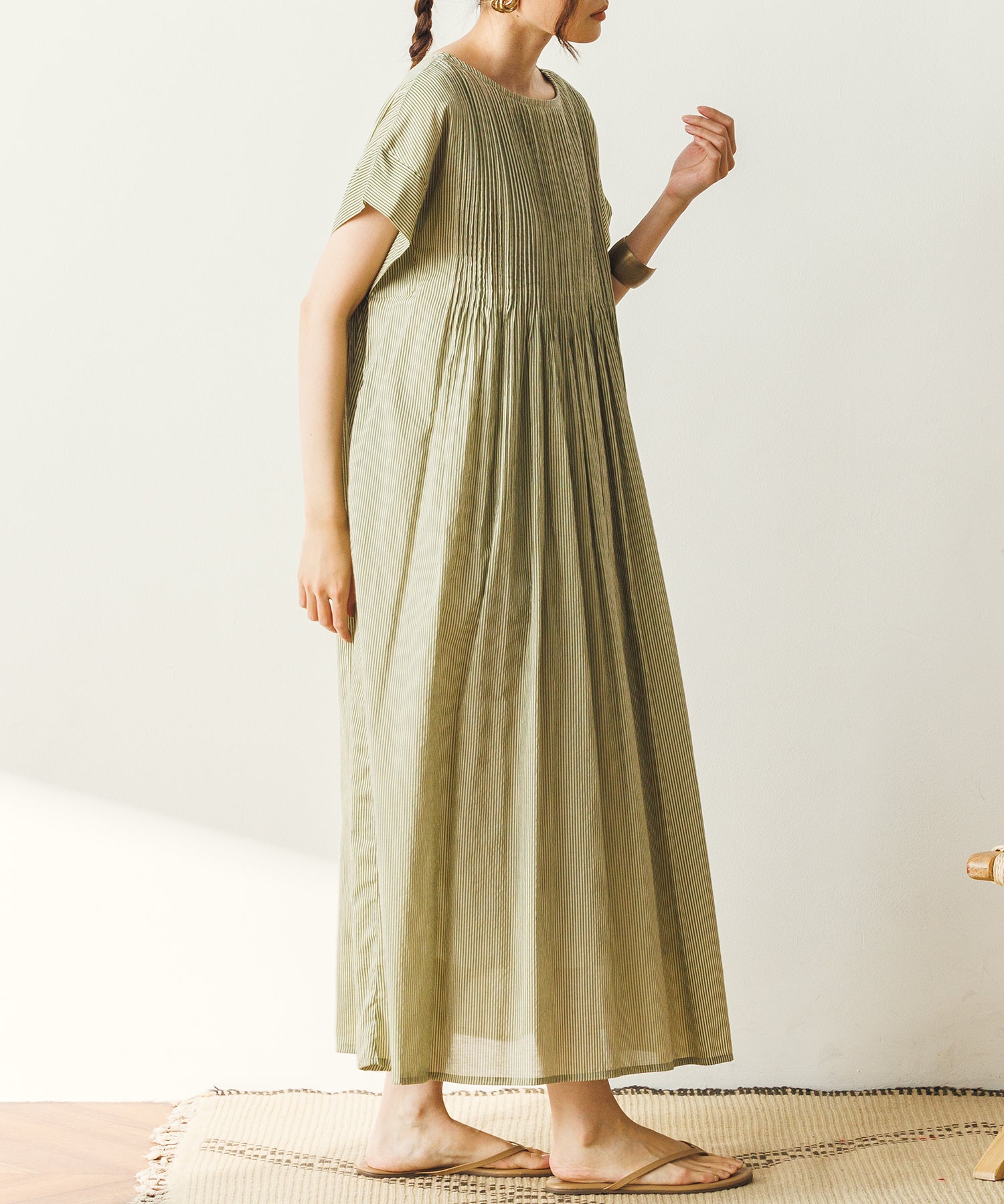 ピンタックワンピース