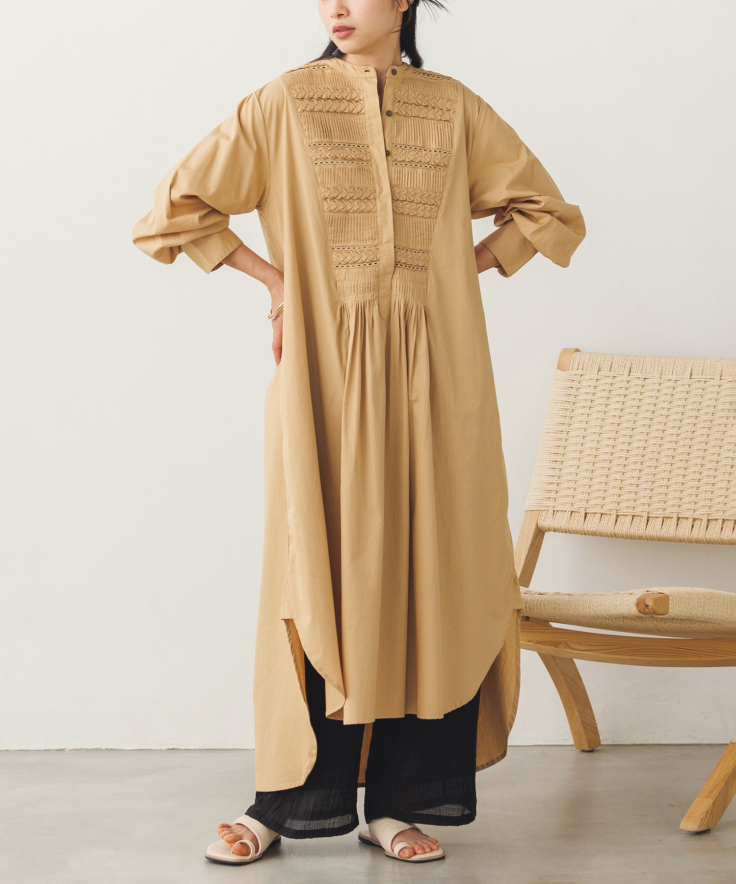 YACCO MARICARD(ヤッコマリカルド) ノーカラー ピンタック リネン混  