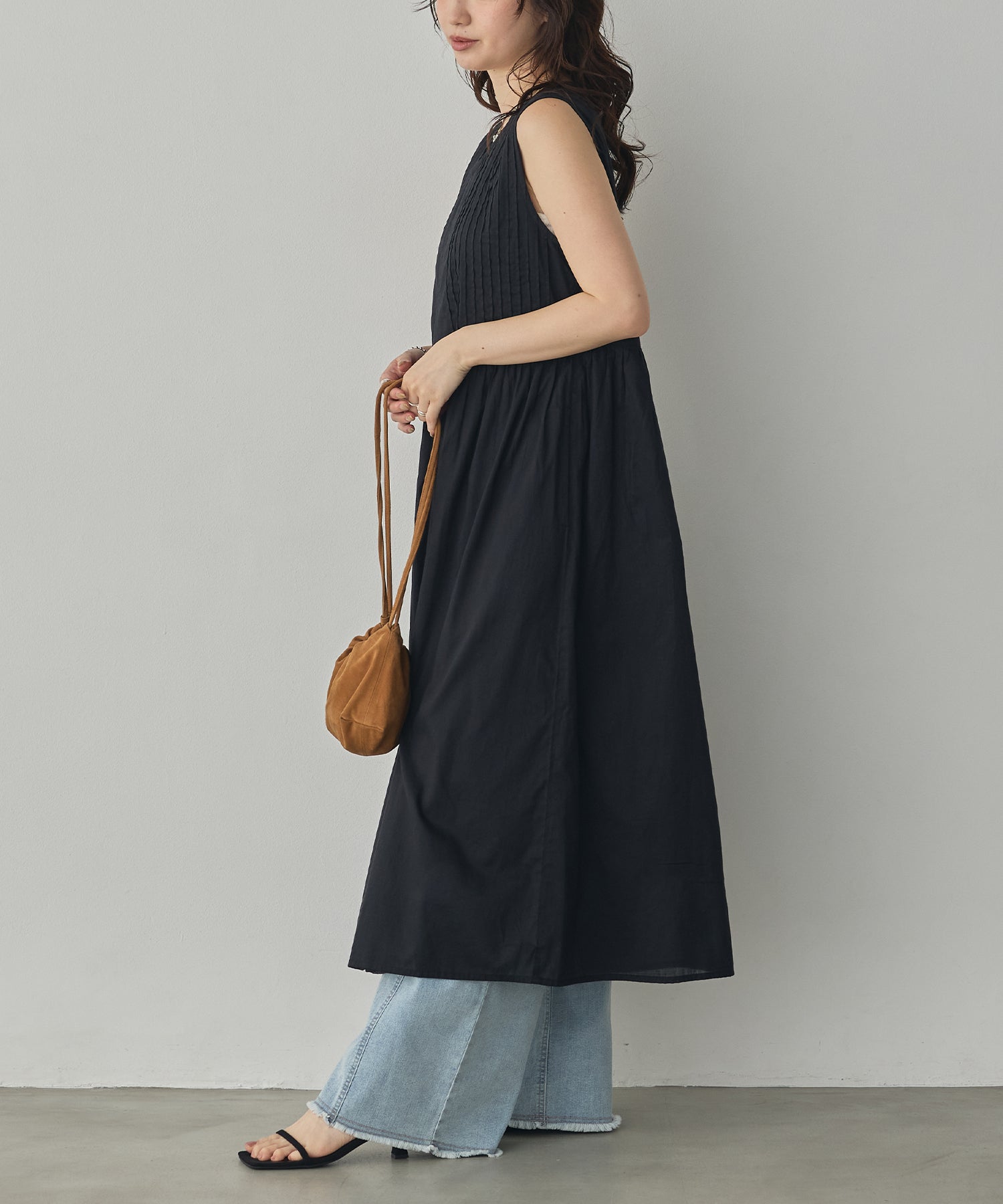 PINTUCK SLEEVELESS ONE-PIECE