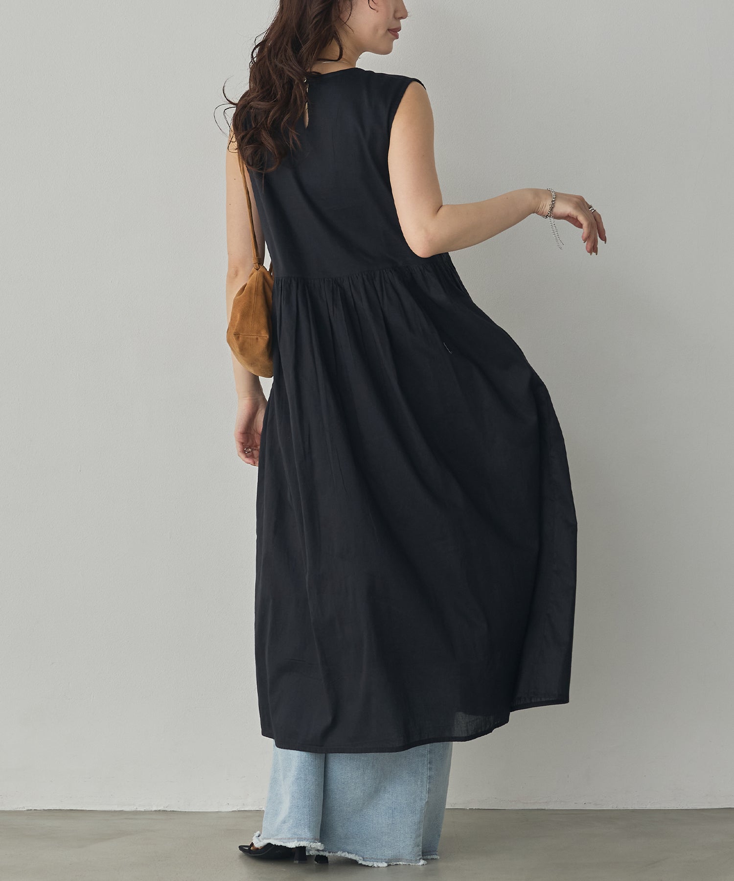 PINTUCK SLEEVELESS ONE-PIECE