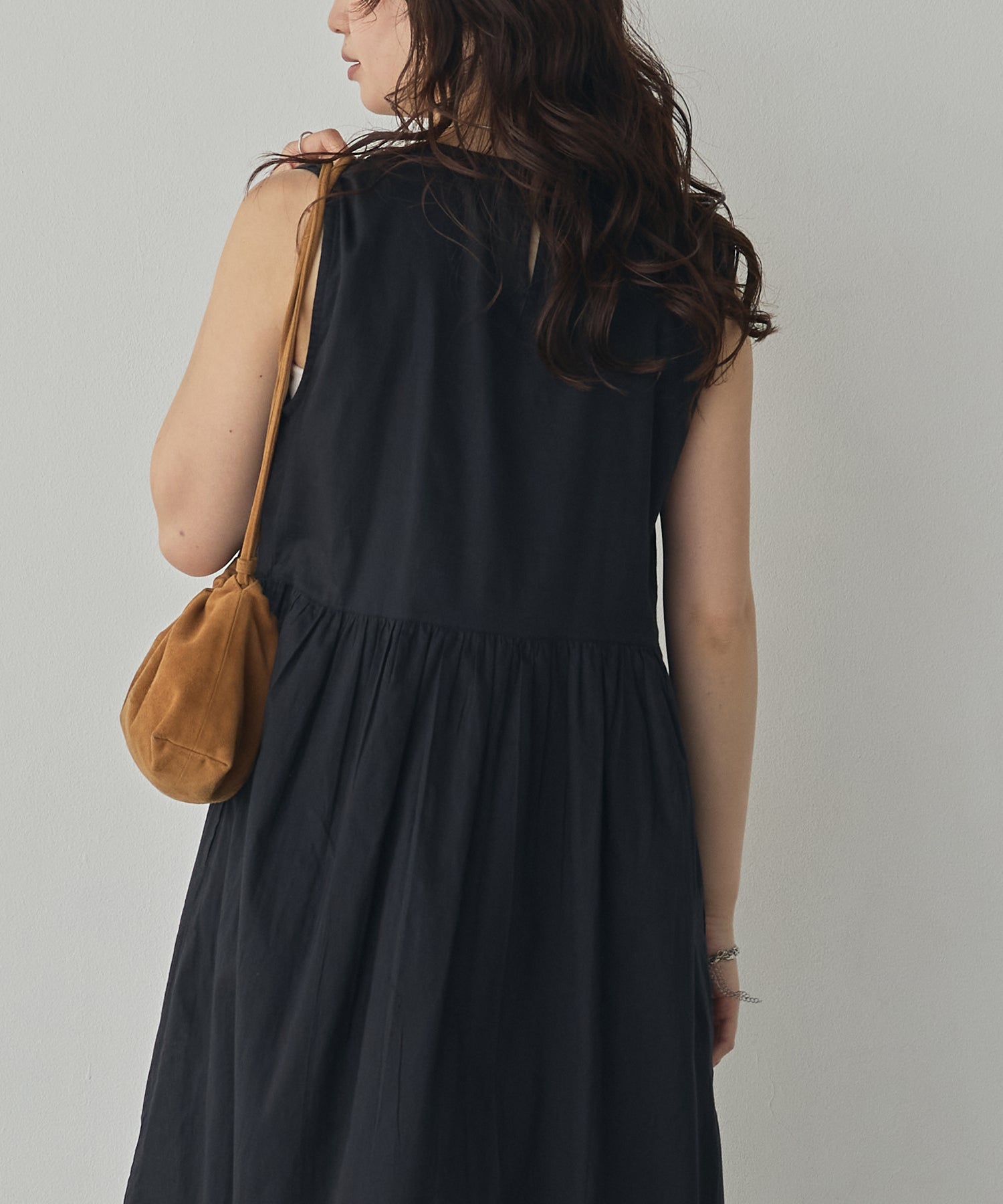PINTUCK SLEEVELESS ONE-PIECE