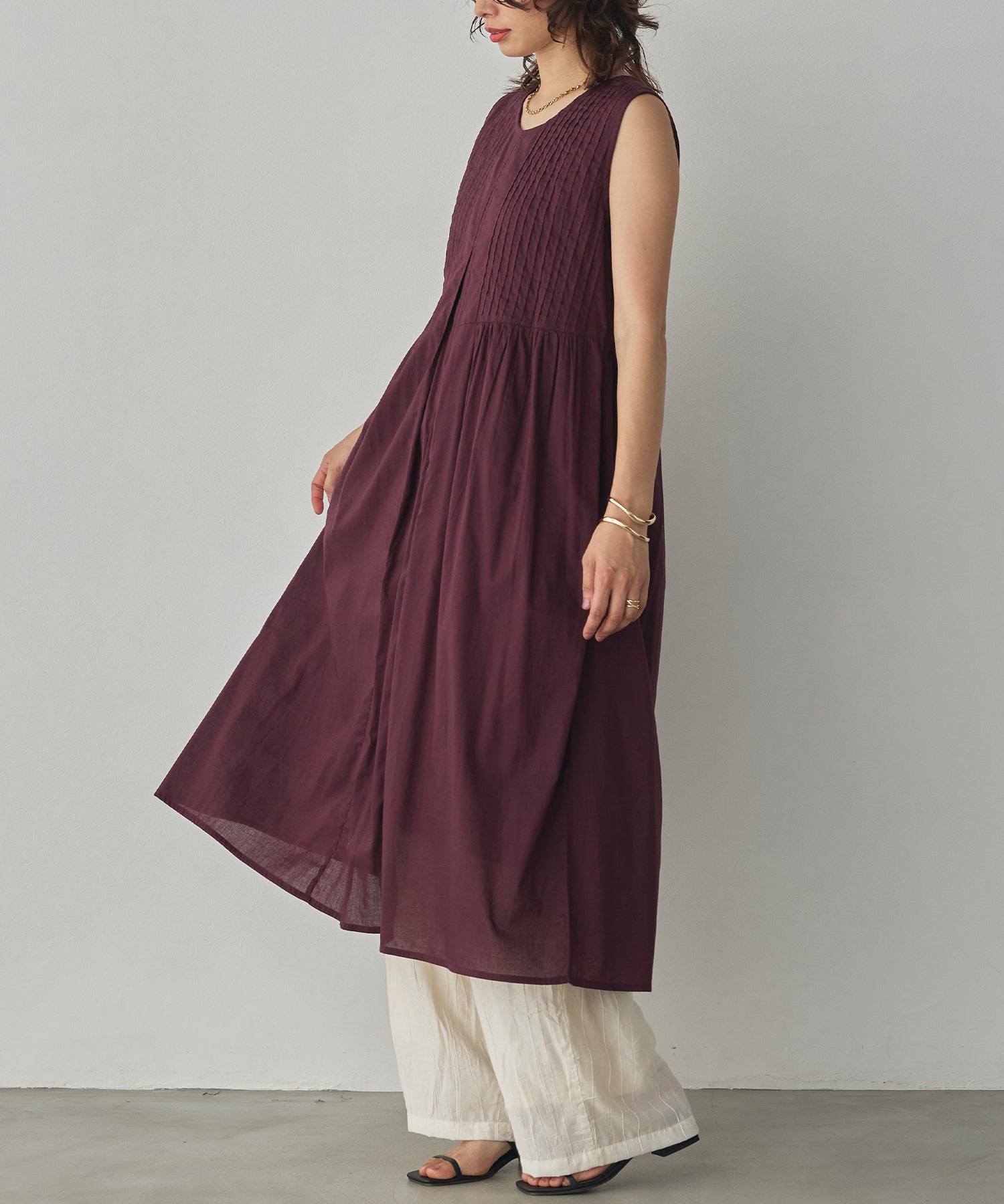 PINTUCK SLEEVELESS ONE-PIECE