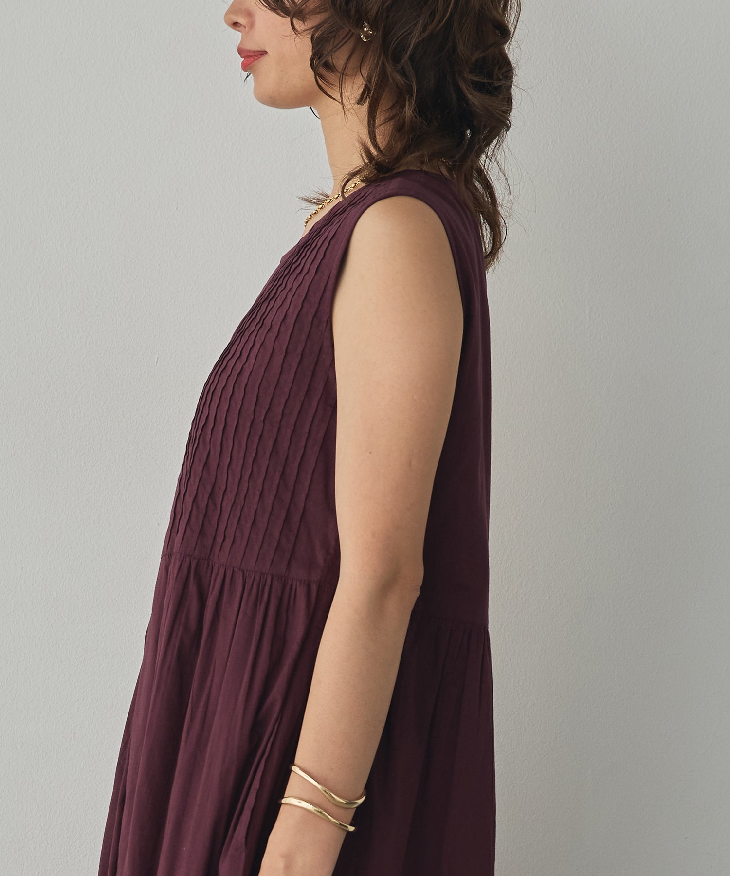 PINTUCK SLEEVELESS ONE-PIECE