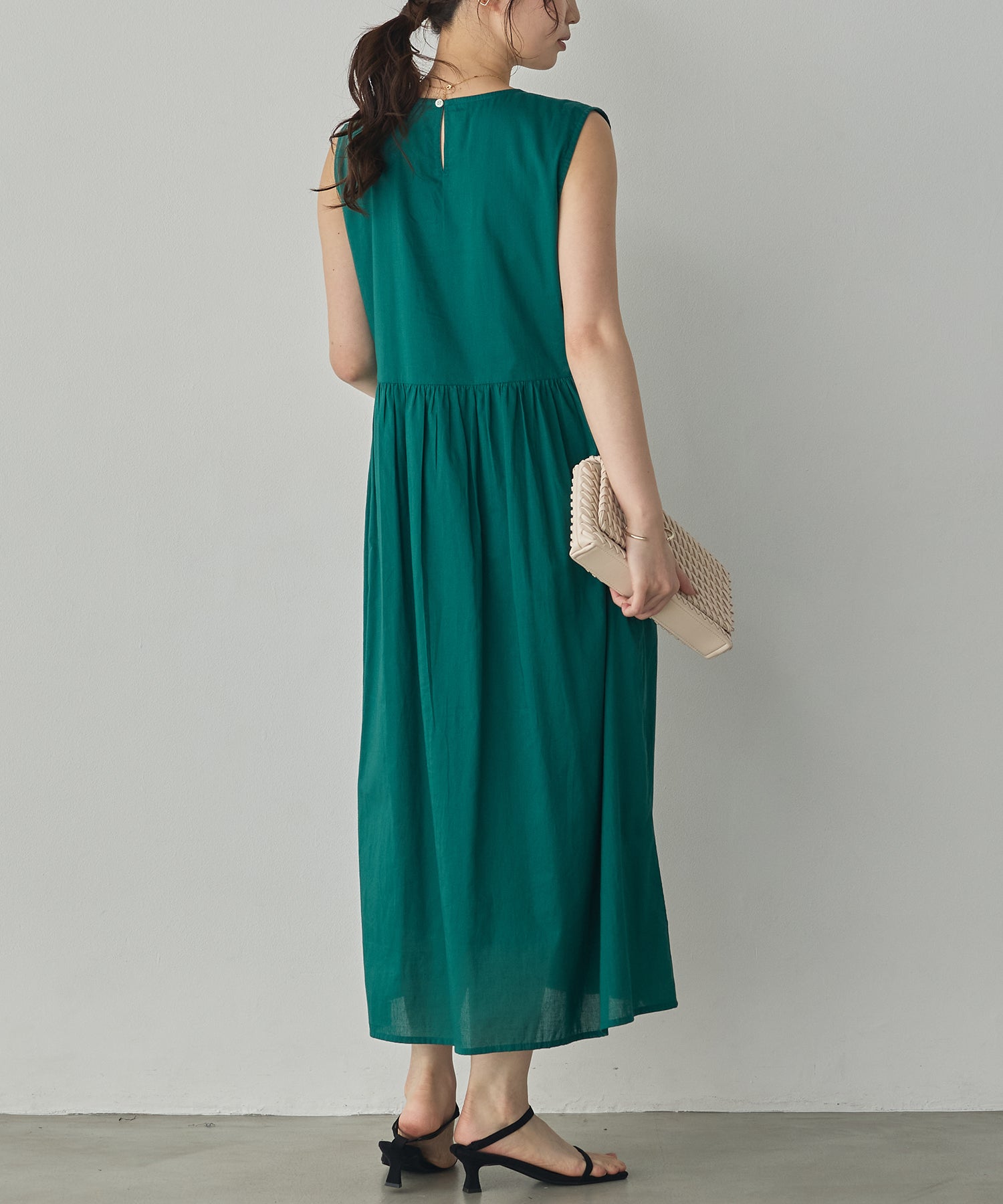 PINTUCK SLEEVELESS ONE-PIECE