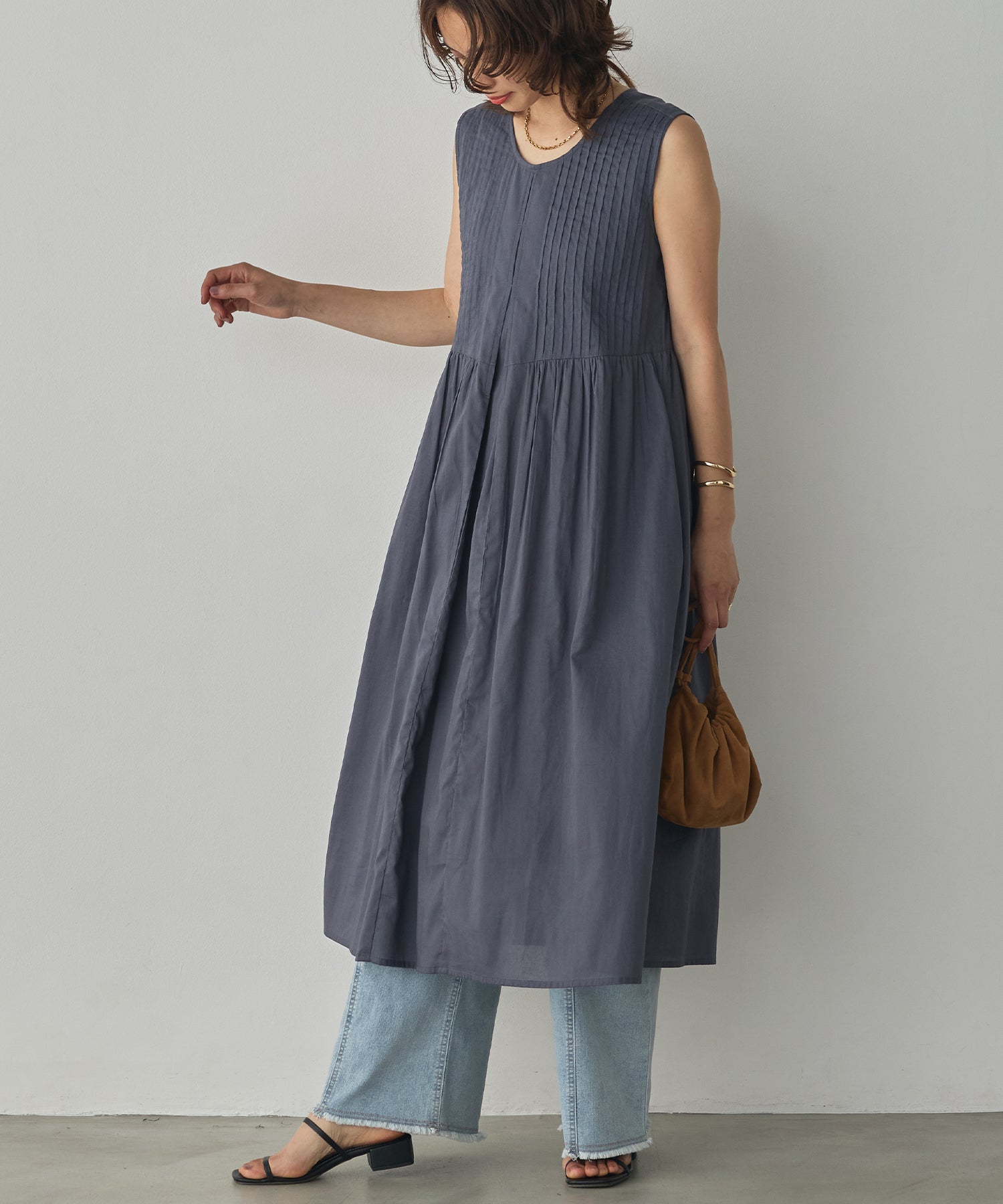 PINTUCK SLEEVELESS ONE-PIECE
