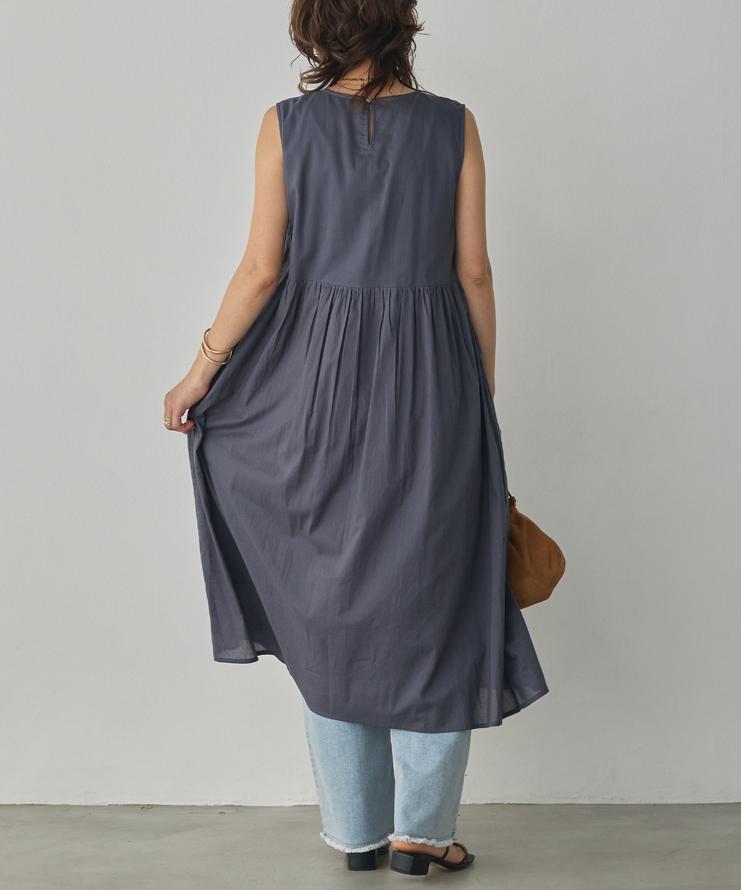 PINTUCK SLEEVELESS ONE-PIECE