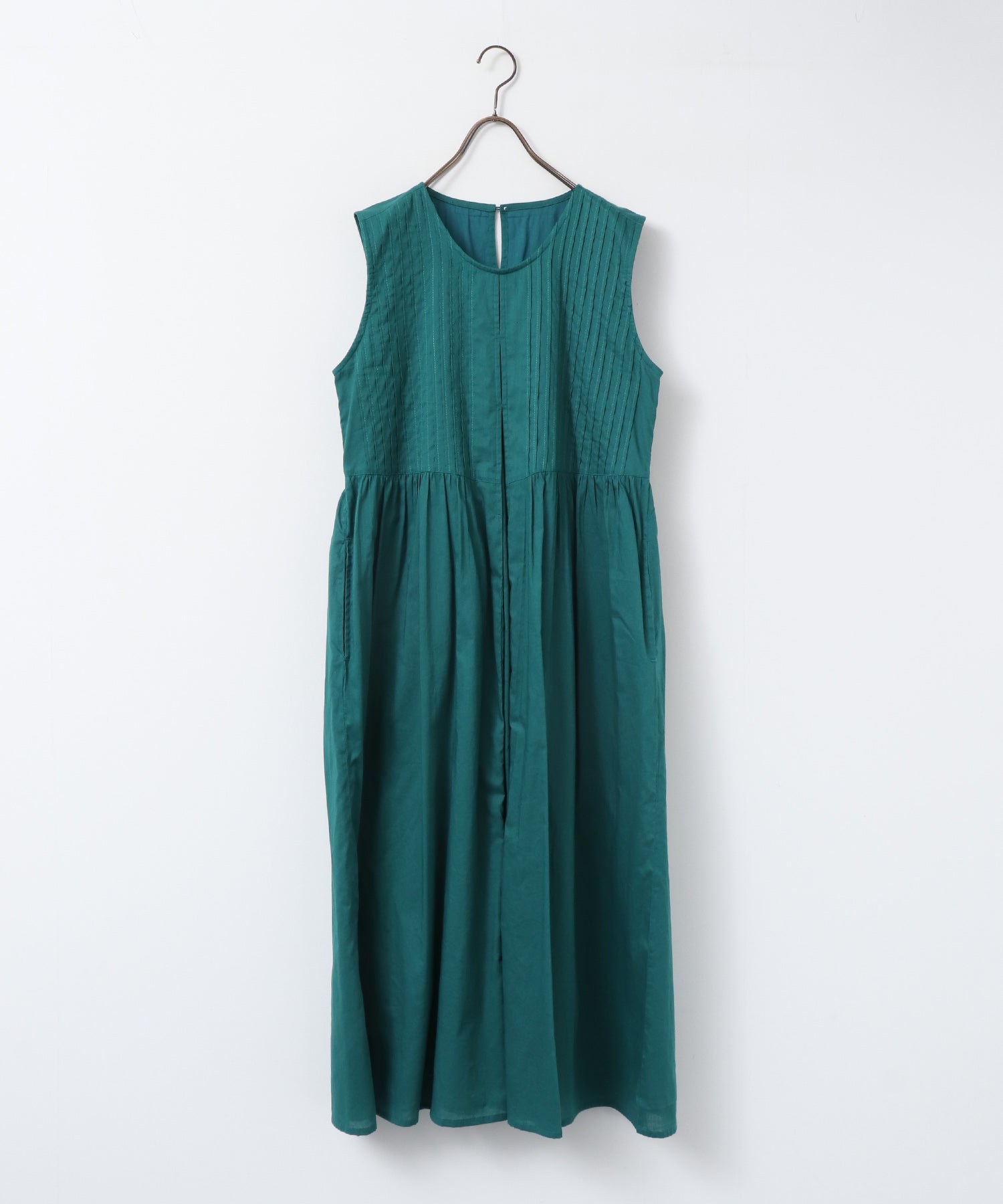 PINTUCK SLEEVELESS ONE-PIECE