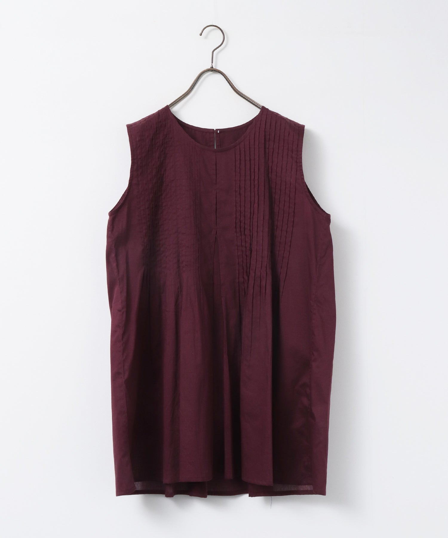 PINTUCK SLEEVELESS BLOUSE