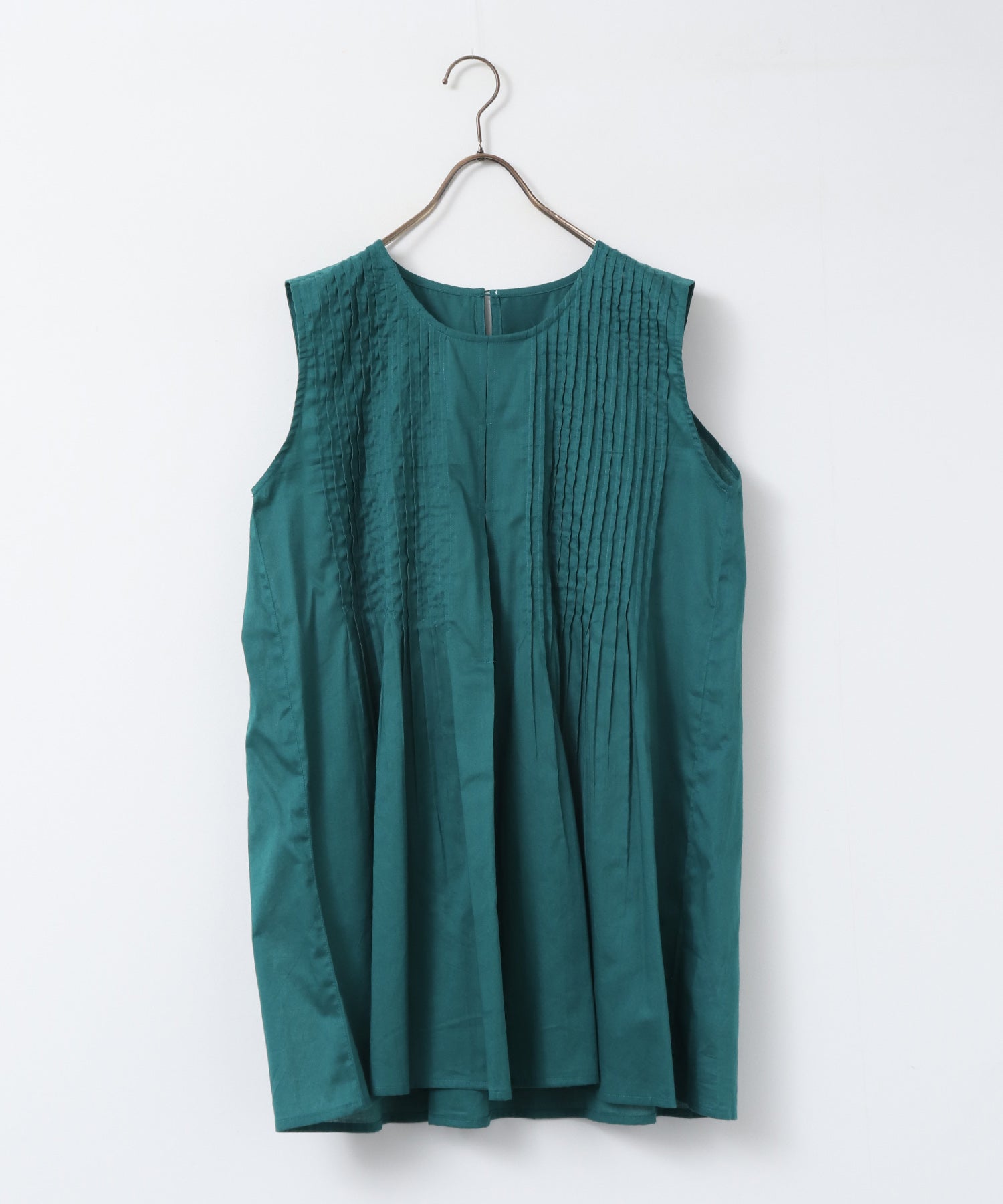 PINTUCK SLEEVELESS BLOUSE