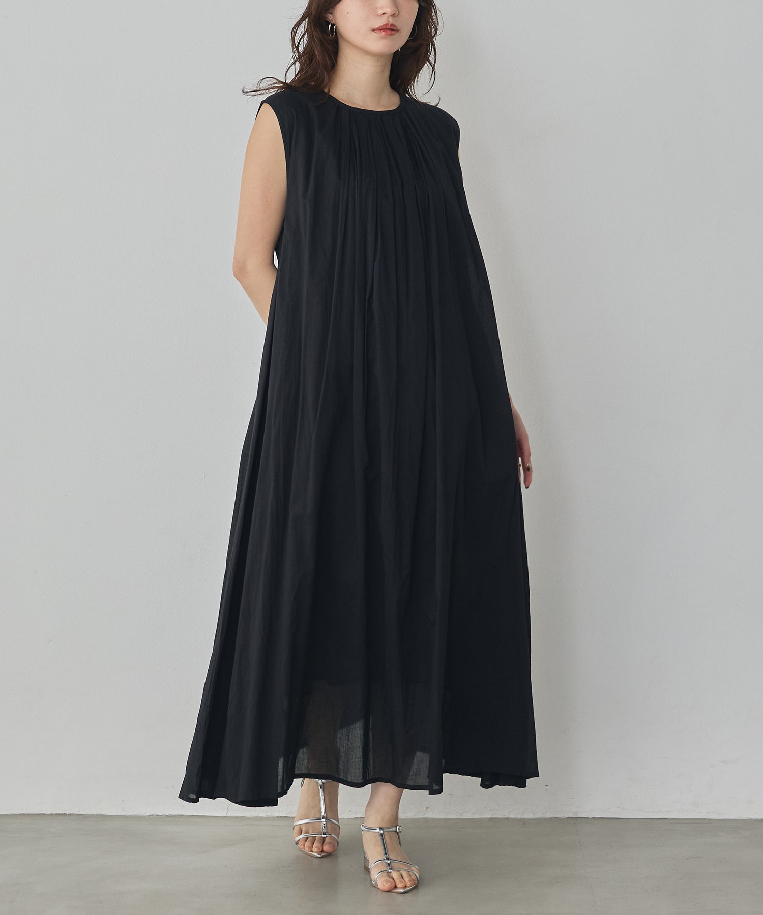 CRINKLE SLEEVELESS DRESS