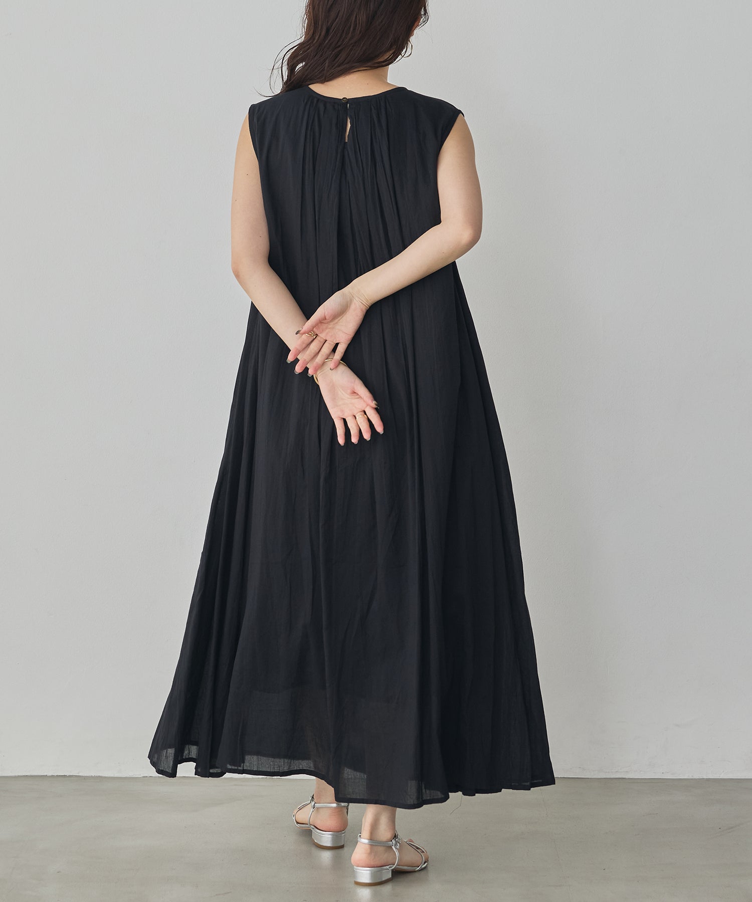 CRINKLE SLEEVELESS DRESS