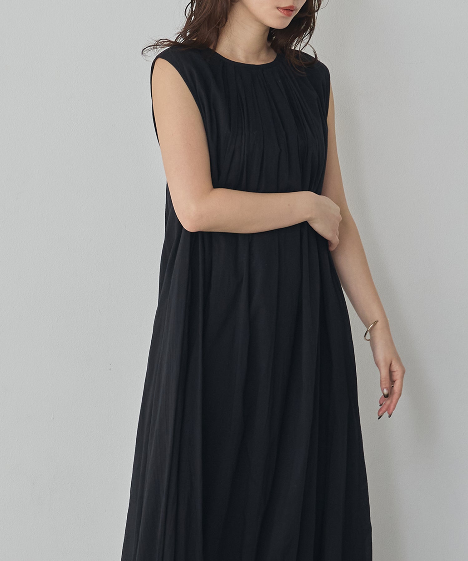 CRINKLE SLEEVELESS DRESS