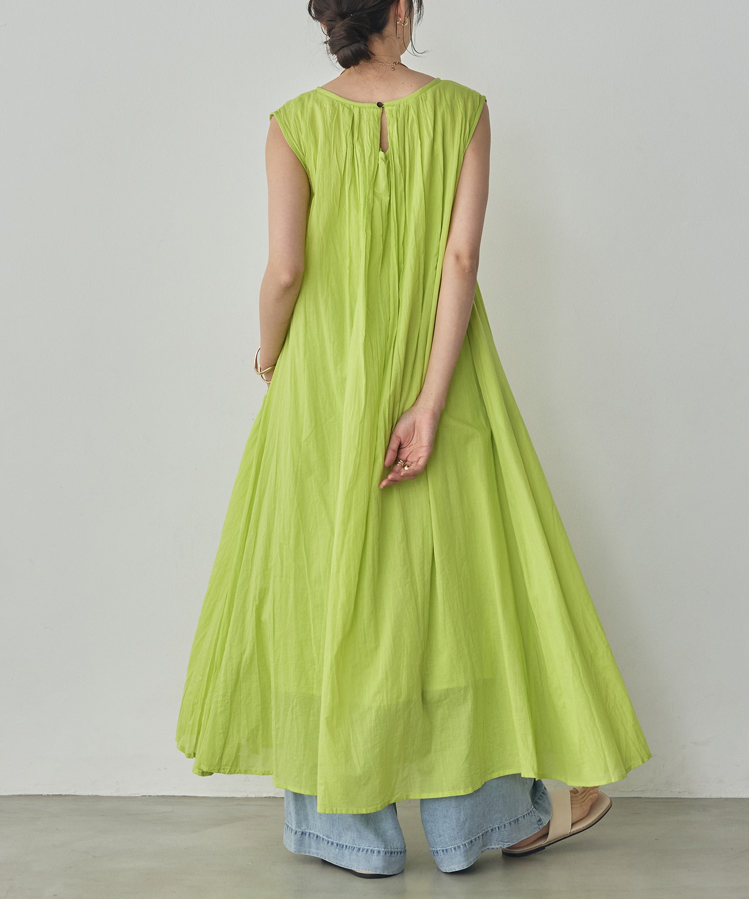 CRINKLE SLEEVELESS DRESS