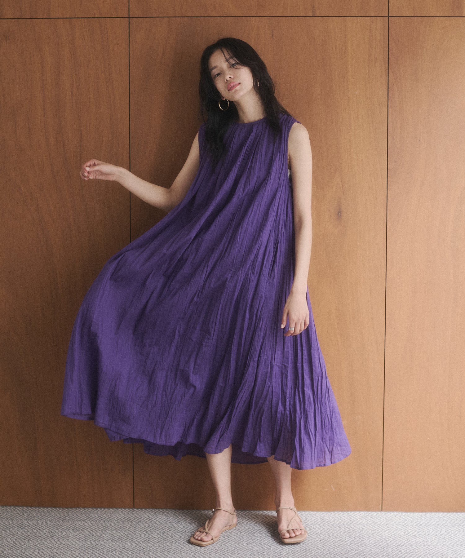 CRINKLE SLEEVELESS DRESS