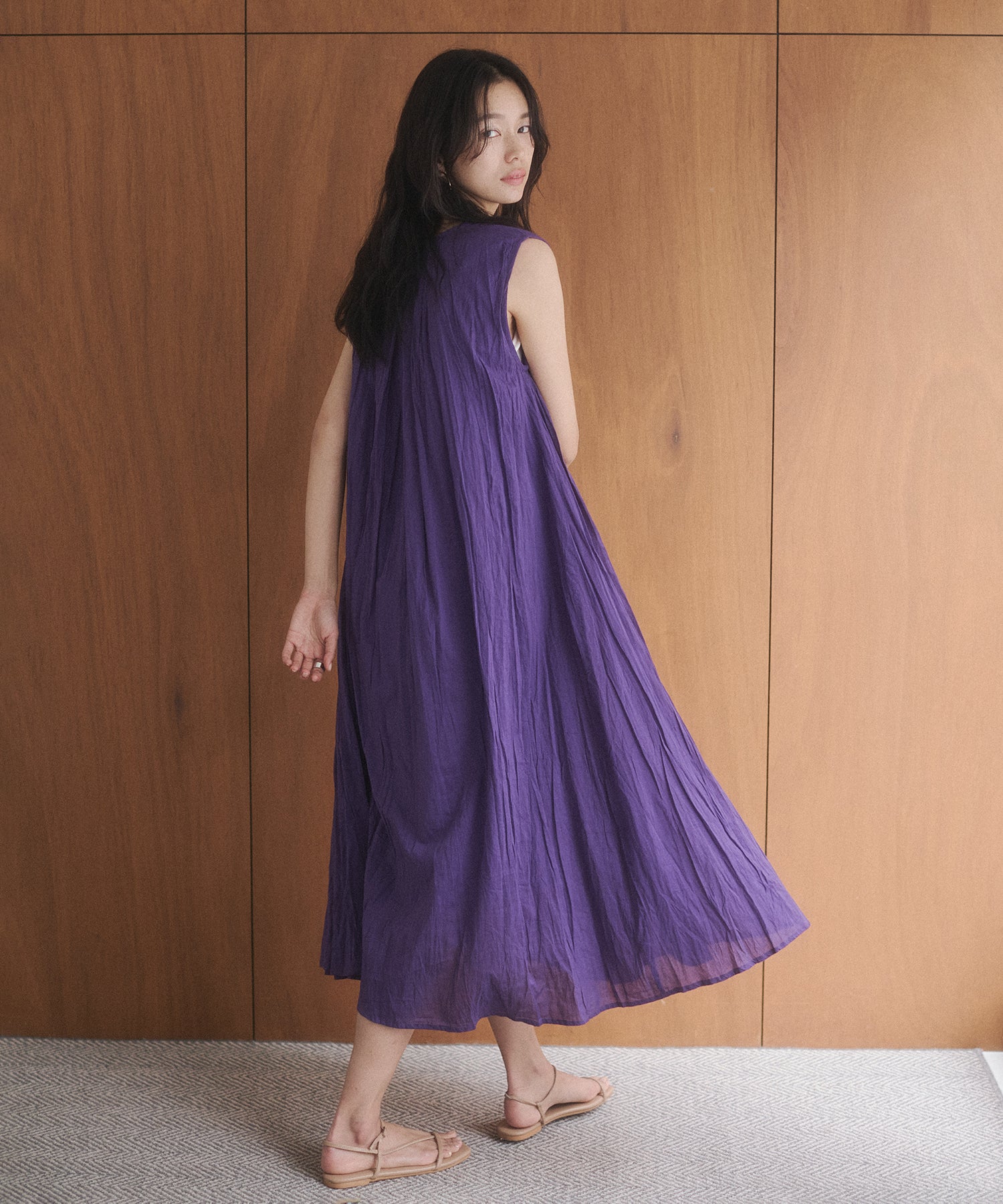CRINKLE SLEEVELESS DRESS