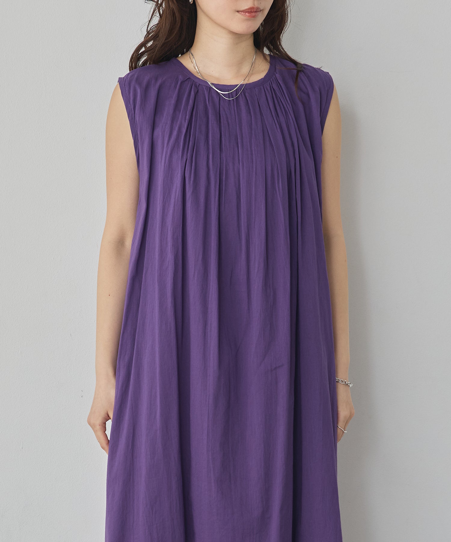 CRINKLE SLEEVELESS DRESS